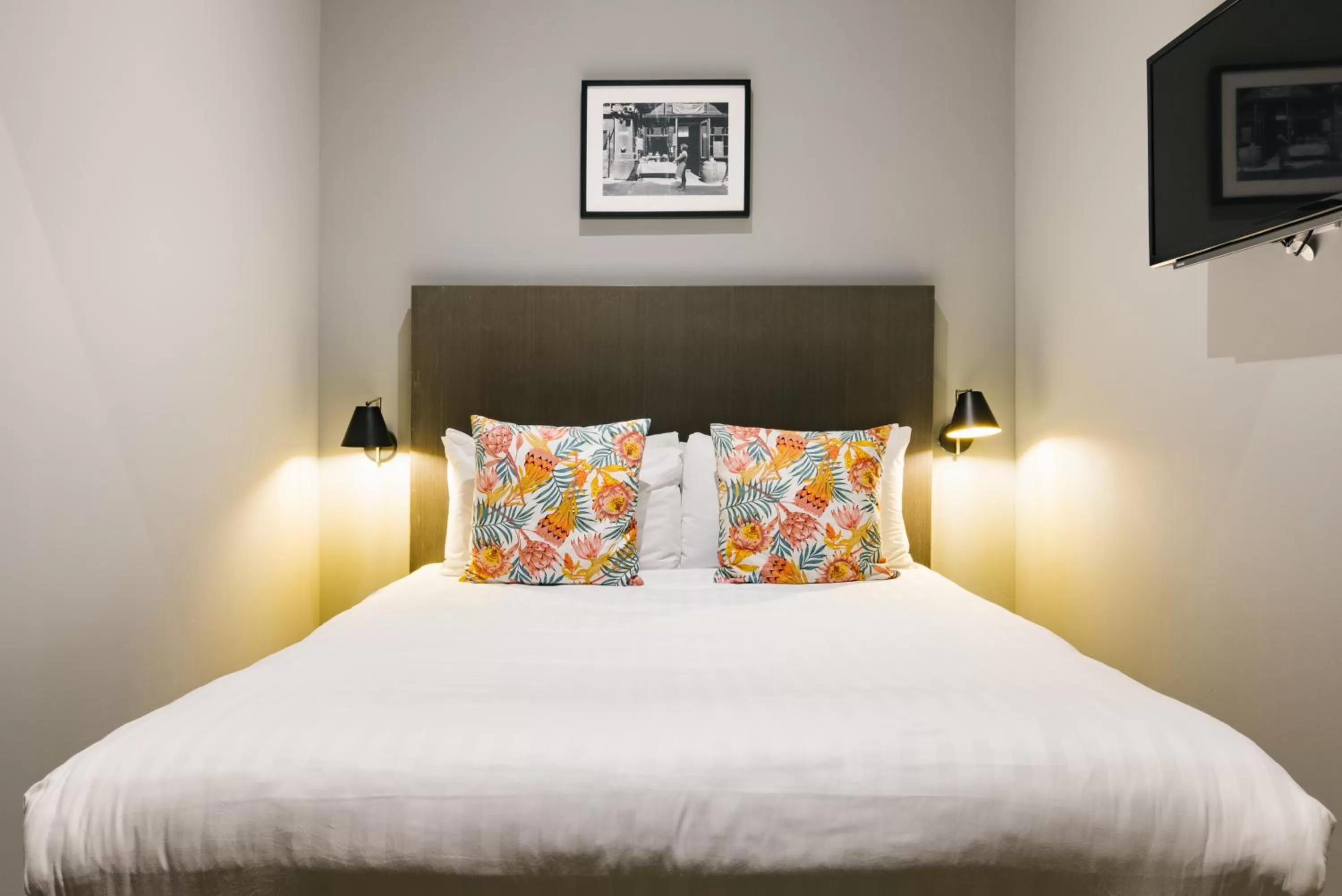 Photo of the whole room in TowerBridge64