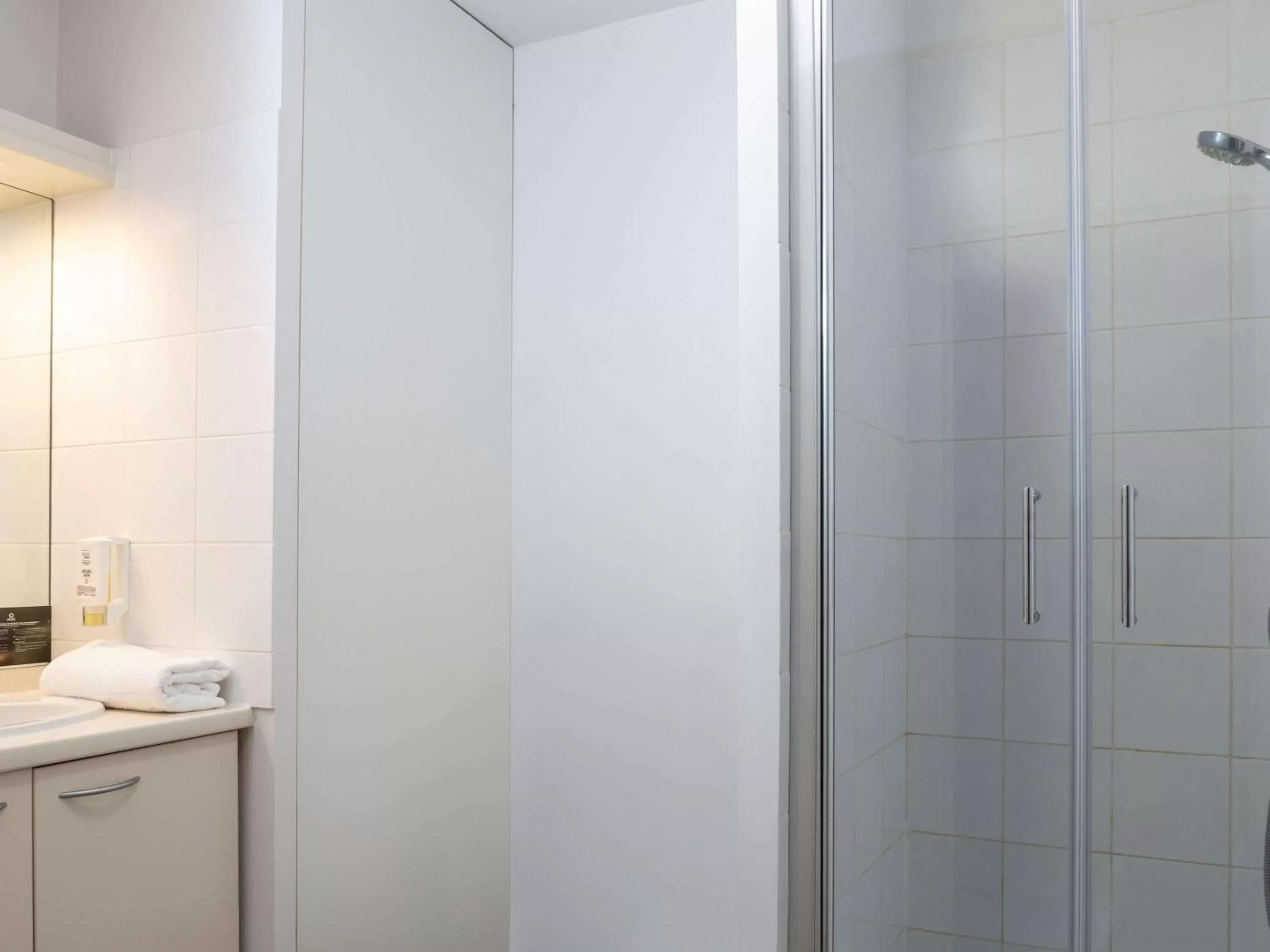 Bathroom in Aparthotel Adagio Access Avignon