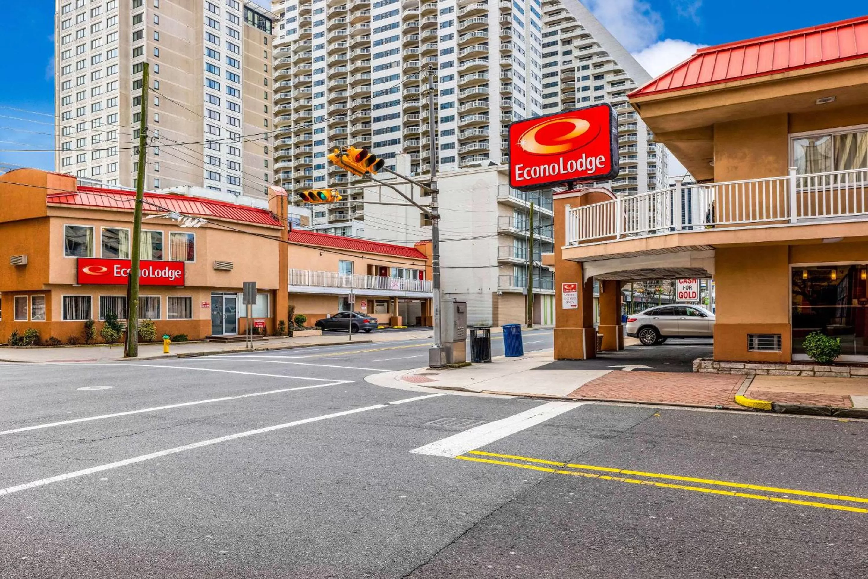 Property building in Econo Lodge Beach and Boardwalk