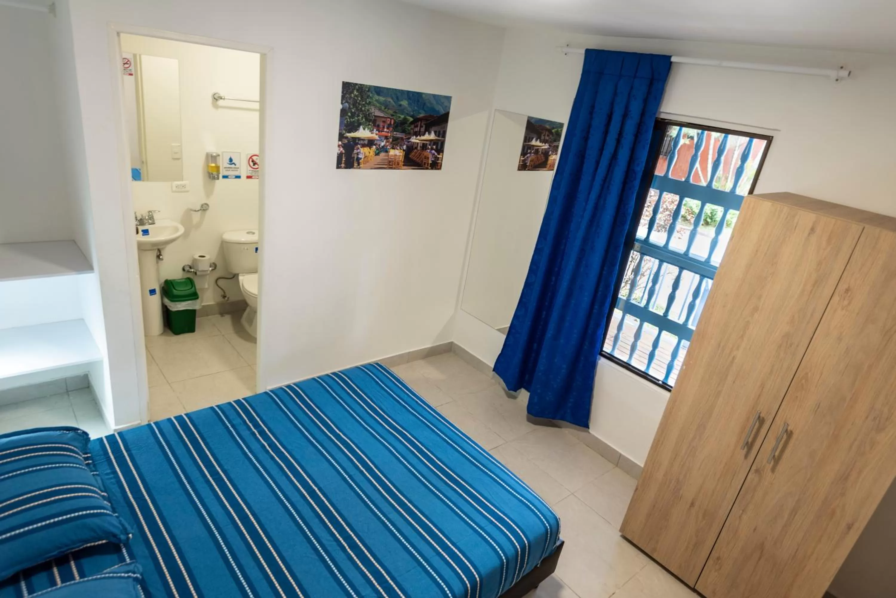 Double Room with Private Bathroom in Air Guest House