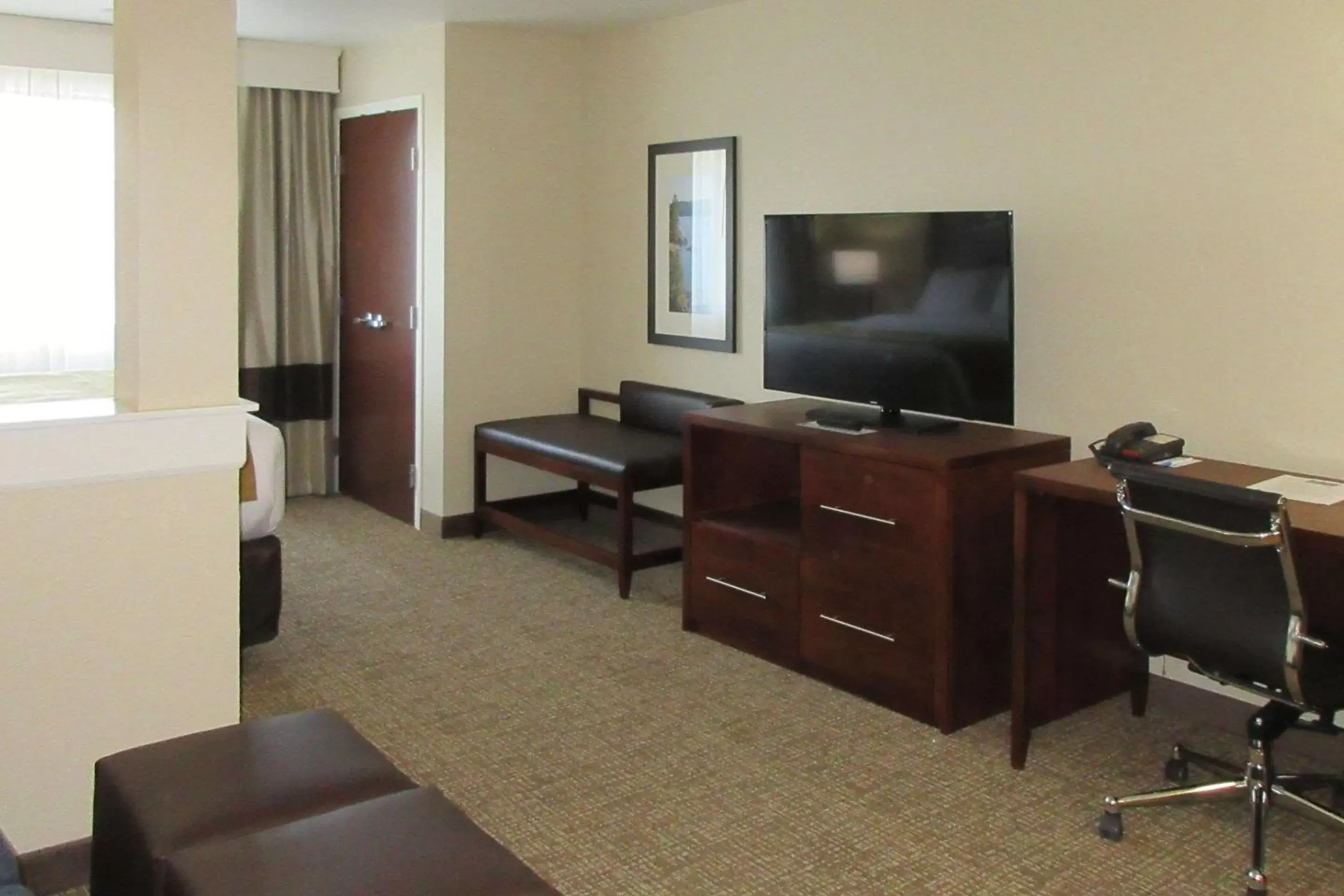 Standard King Room with Accessible Tub - Accessible/Non-Smoking in Comfort Inn & Suites I-90 City Center