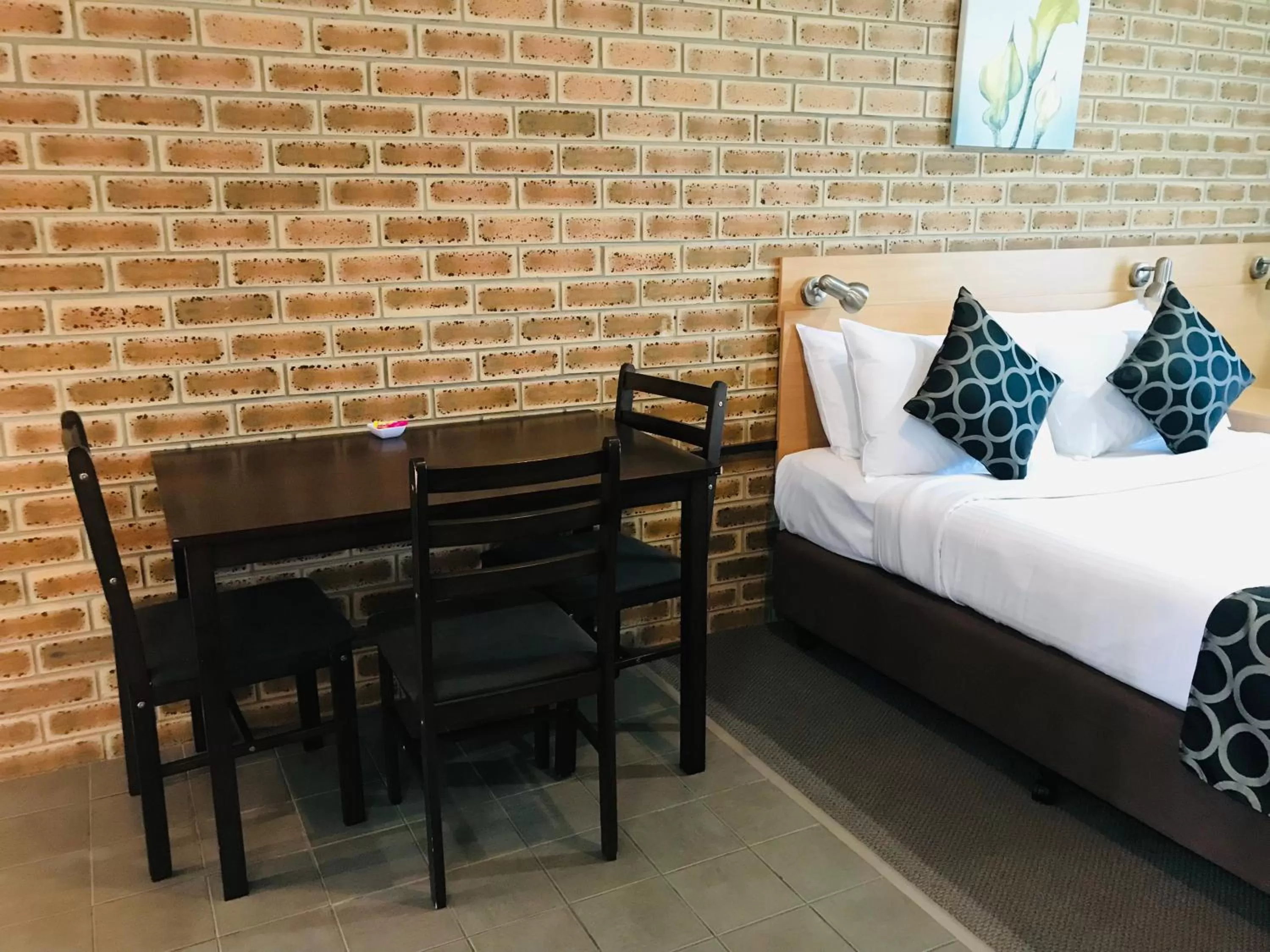 Bed in Jumbuck Motor Inn