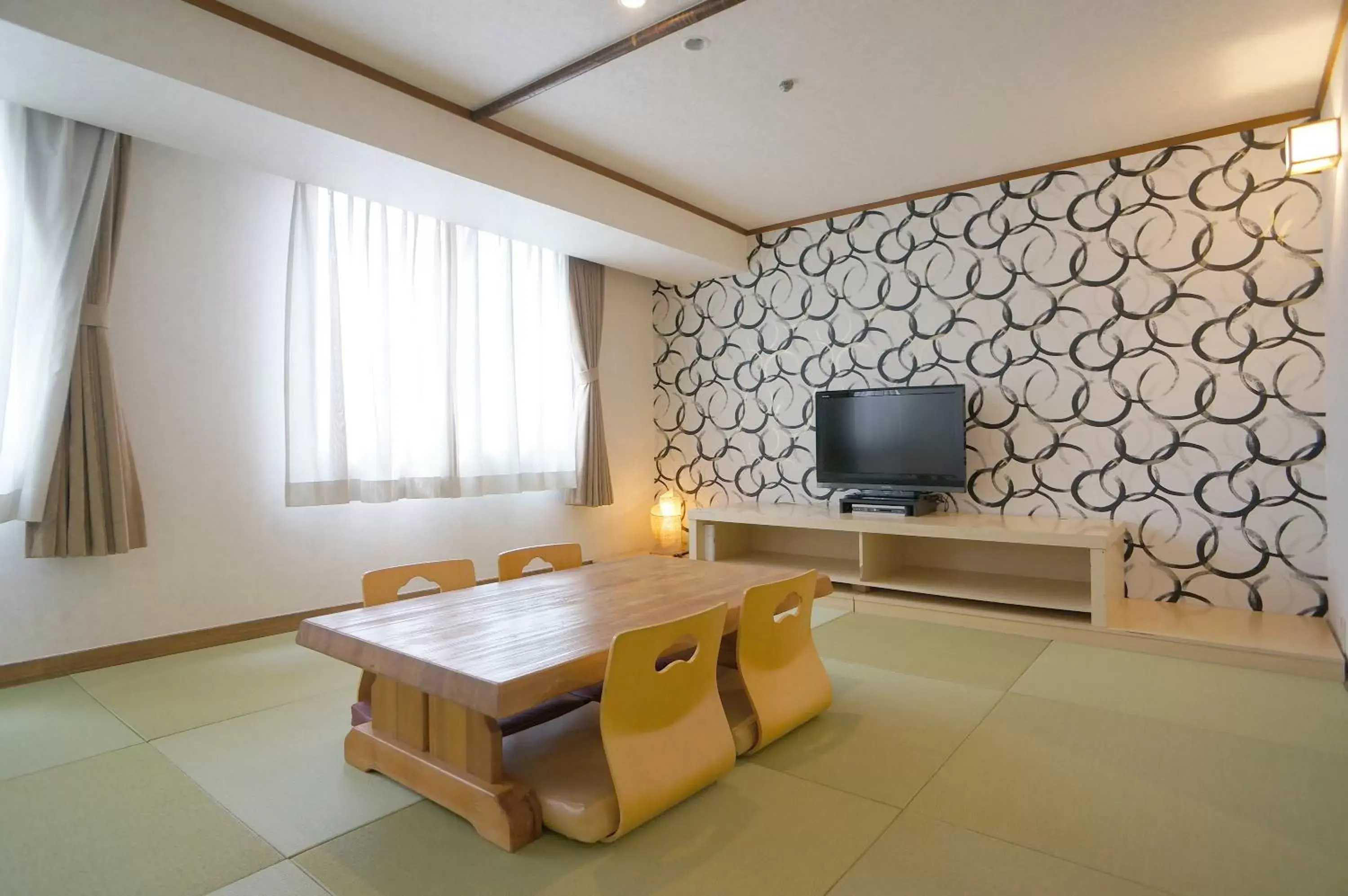 Shower, TV/Entertainment Center in Green Rich Hotel Kagoshima Tenmonkan