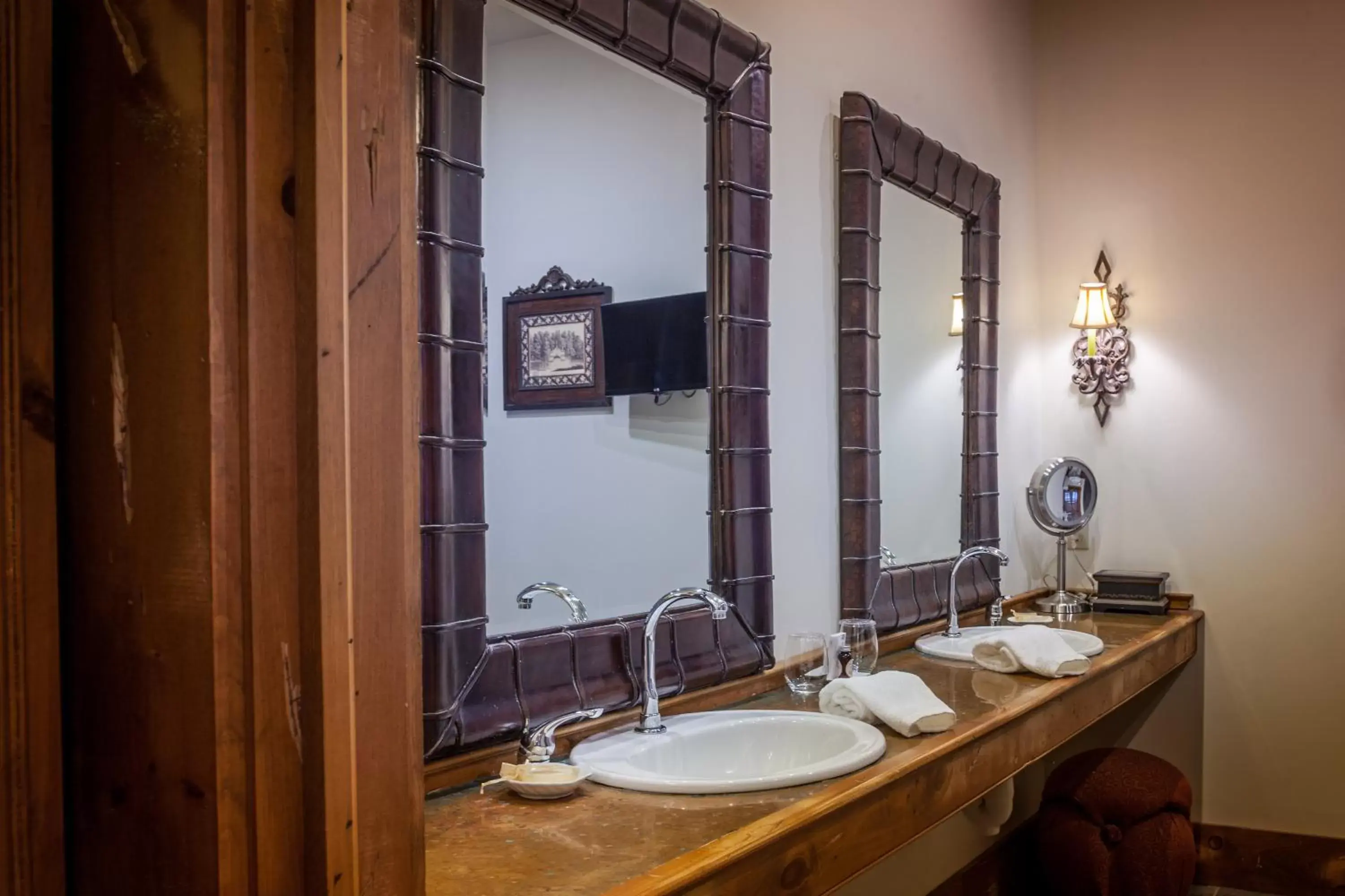 Bathroom in The Inn at Leola Village, a Historic Hotel of America