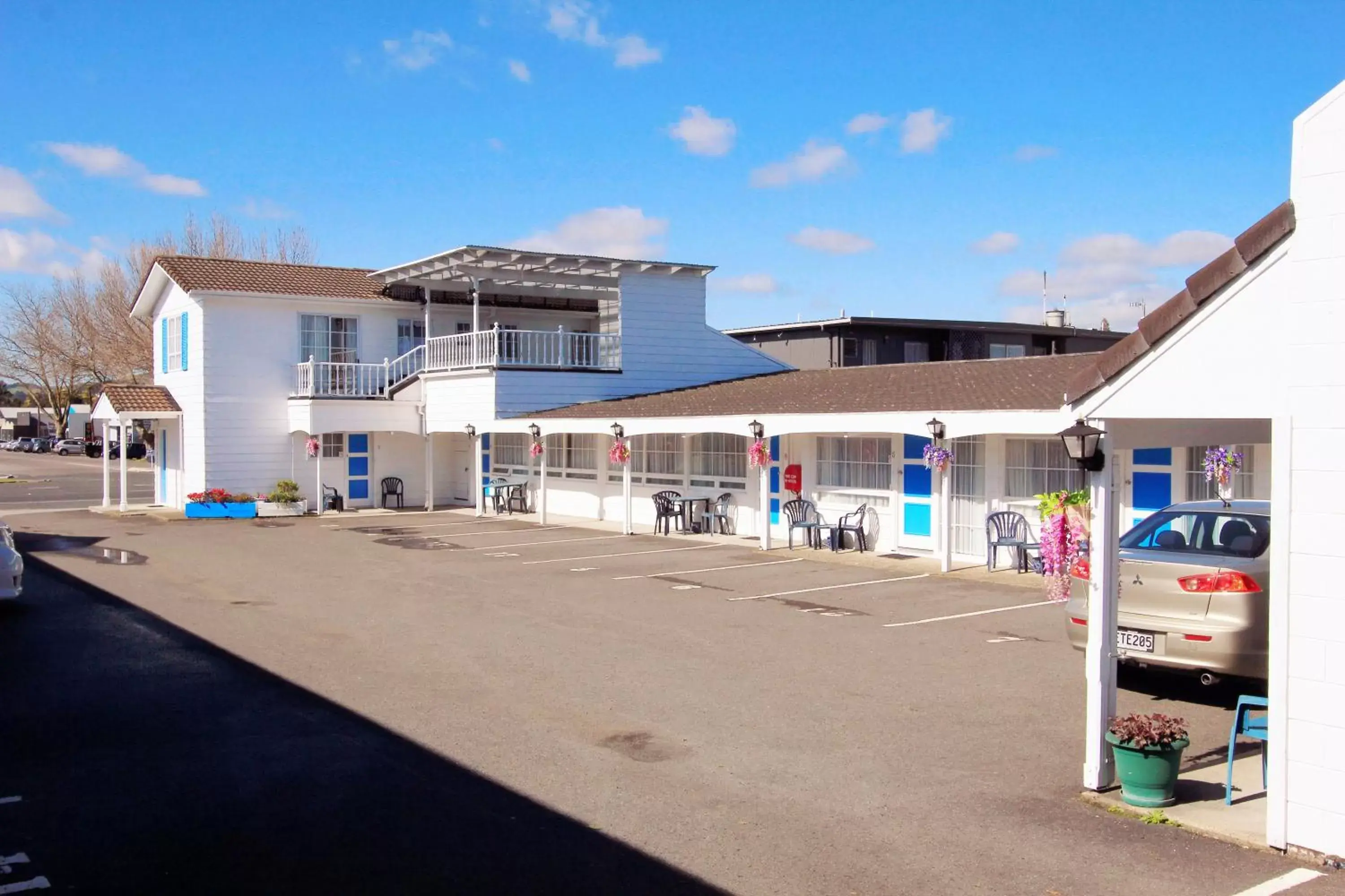 Property Building in Golden Glow Motel