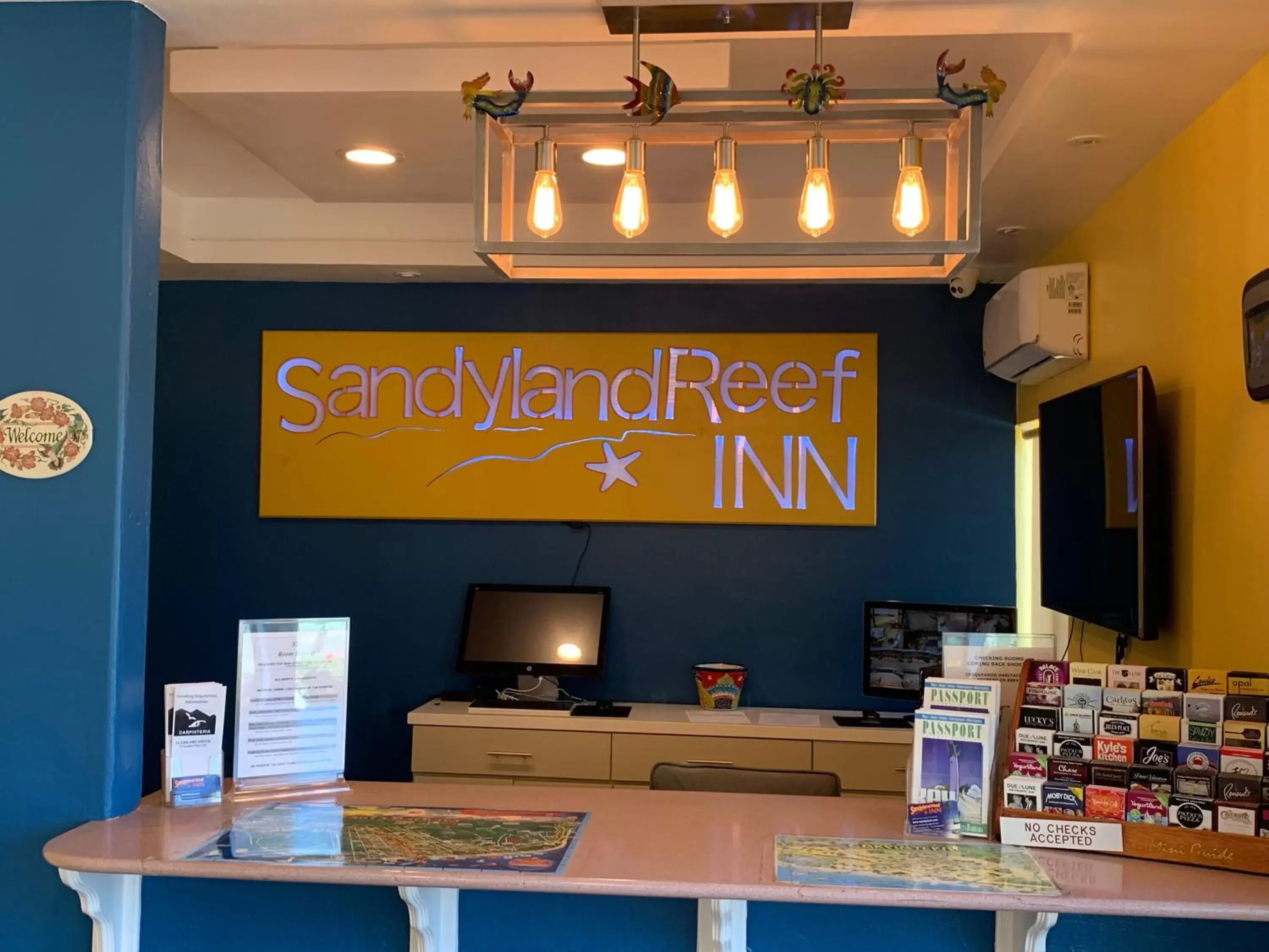 Lobby/Reception in Sandyland Reef Inn