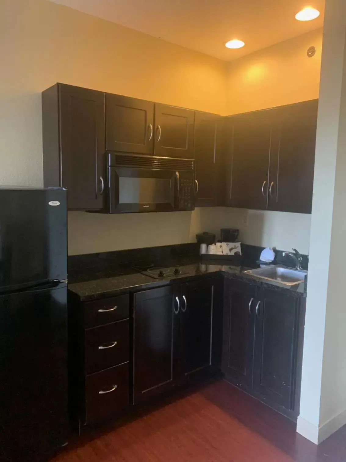 Kitchen/Kitchenette in La Quinta by Wyndham Lexington South / Hamburg