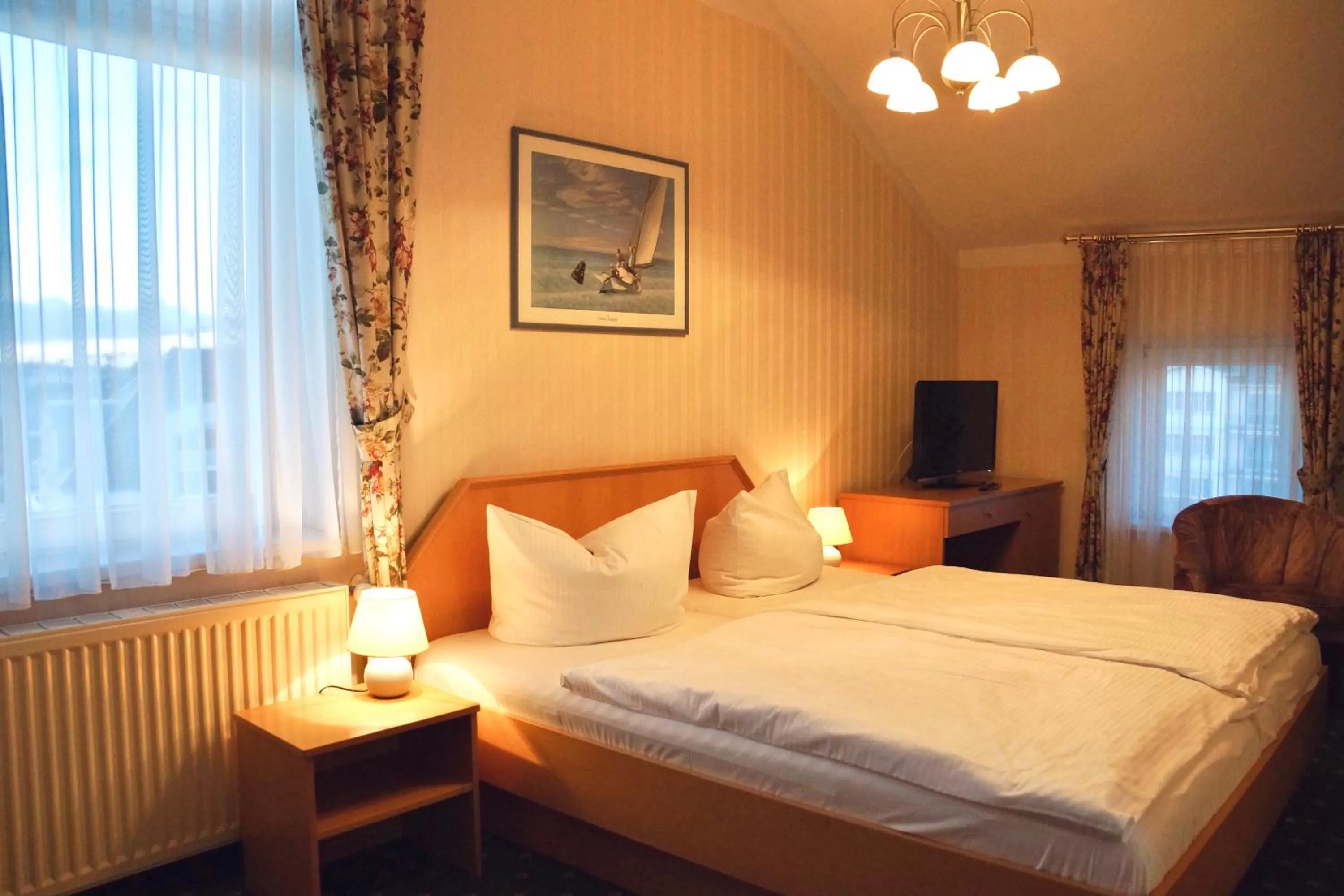 Photo of the whole room, Bed in Hotel Meereswelle - Anno 1875