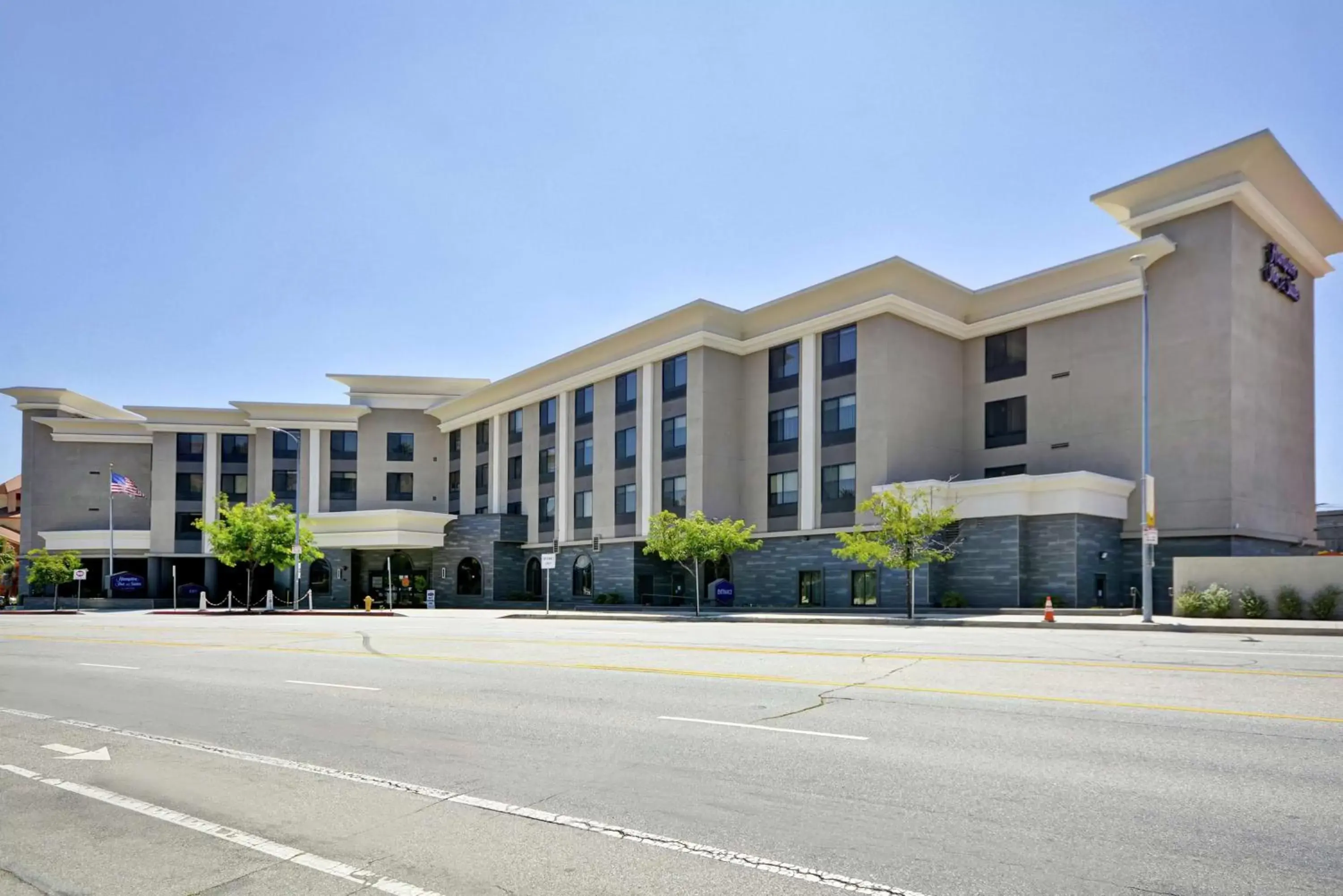 Property Building in Hampton Inn & Suites Los Angeles Burbank Airport