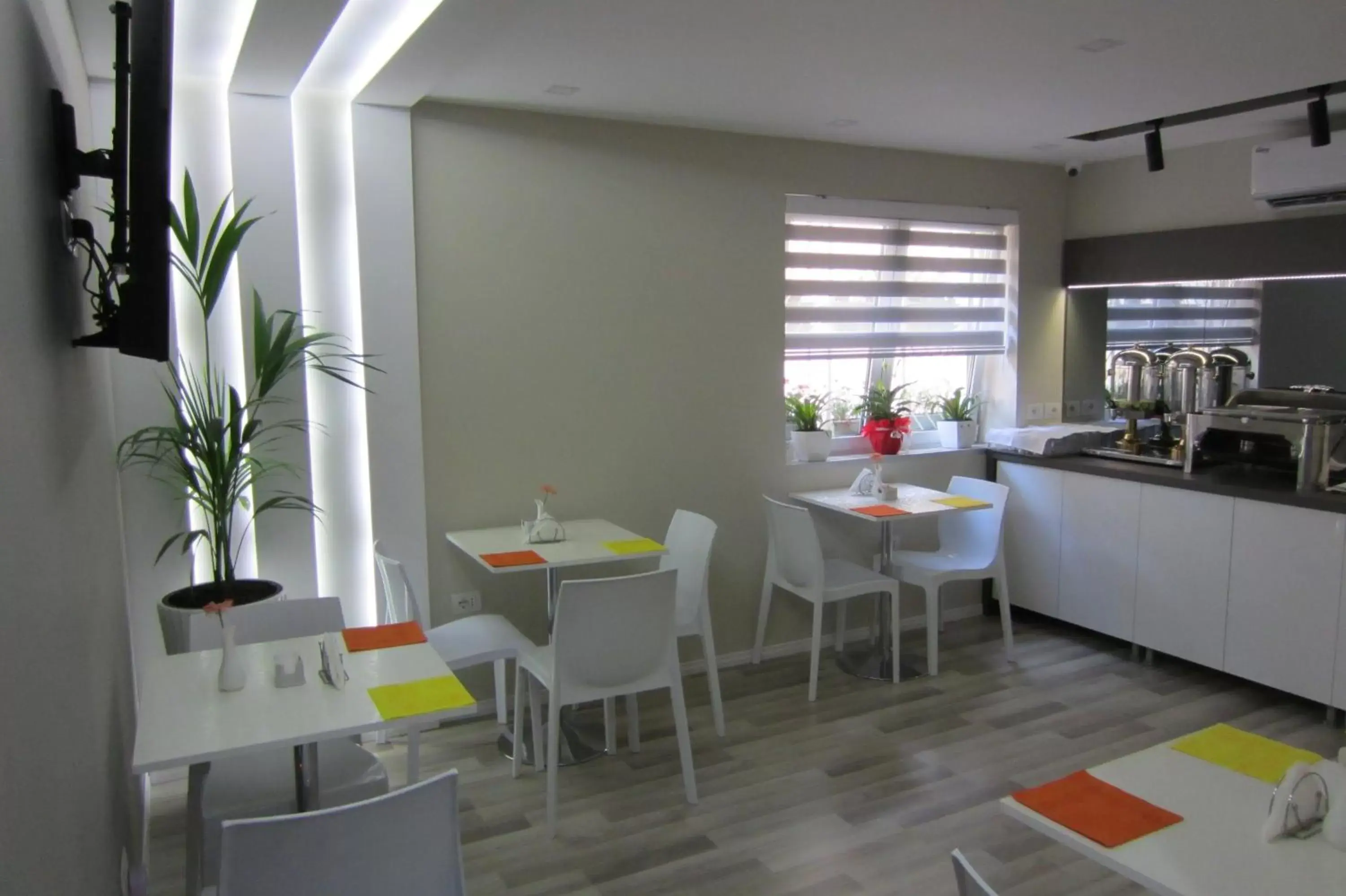 Continental breakfast in Freddy's Hotel Continental breakfast in Freddy's Hotel