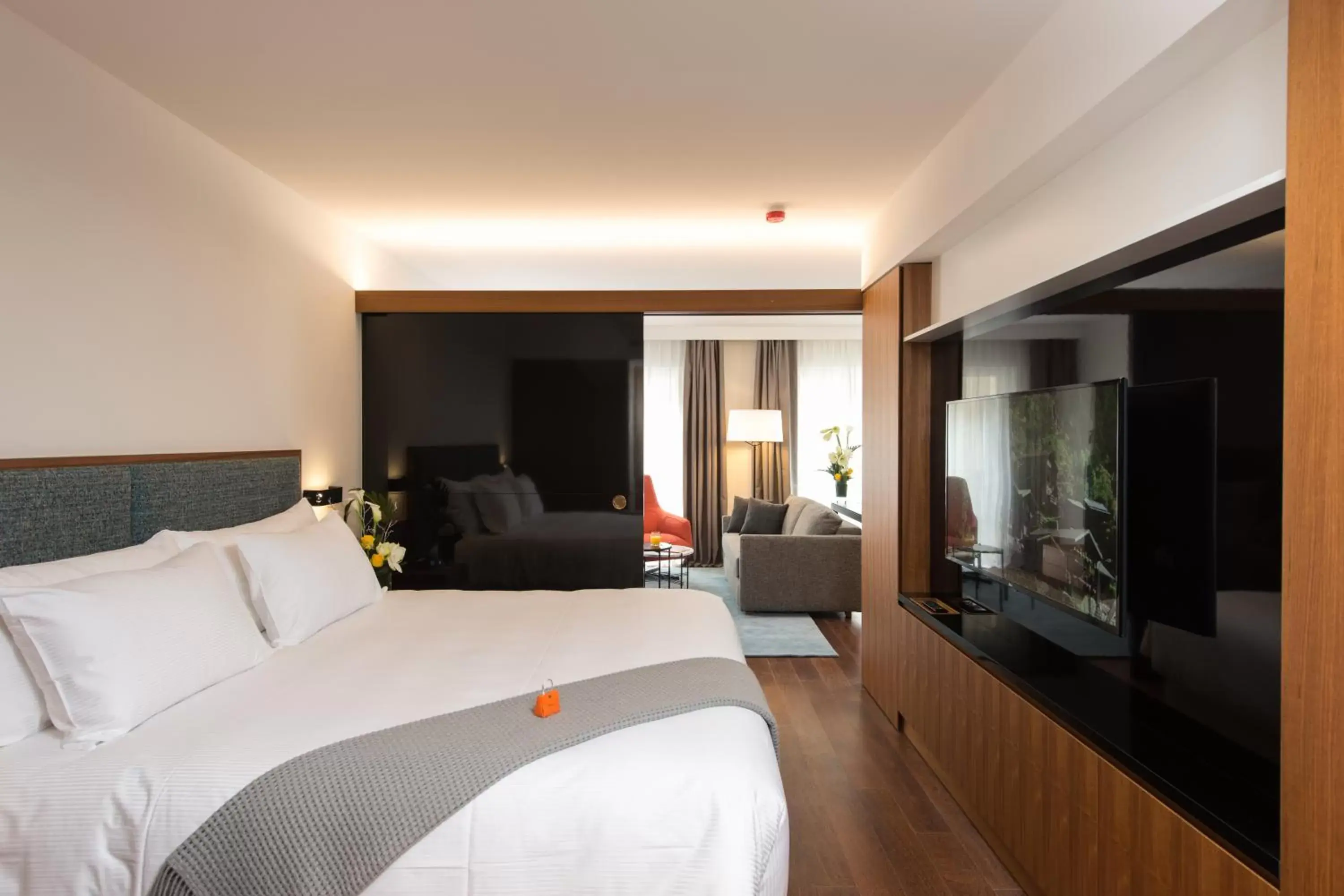 Bed in Fraser Suites Geneva - Serviced Apartments