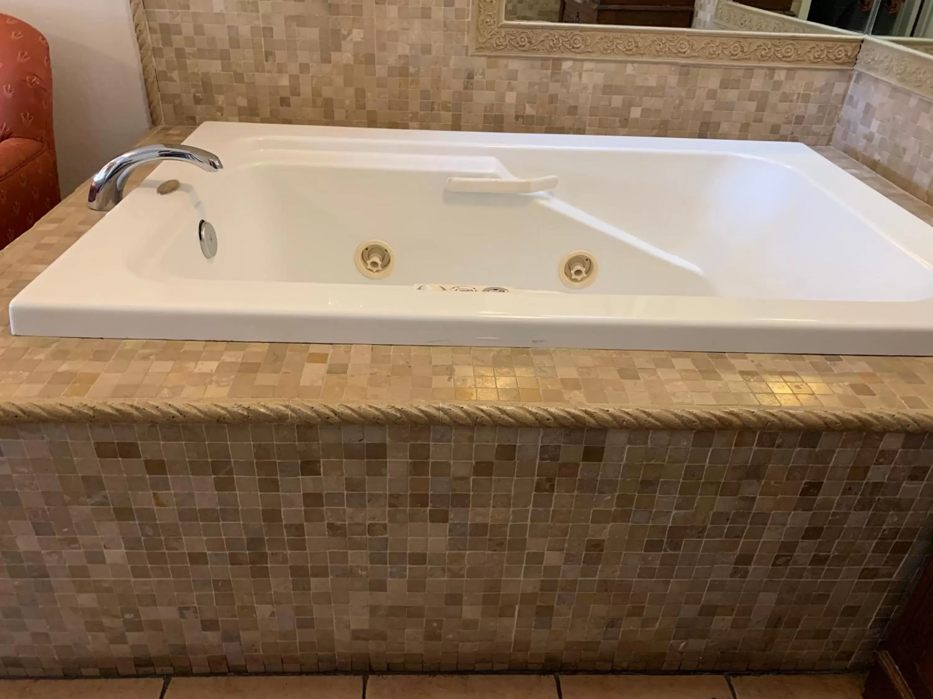 Hot Tub, Bathroom in Chantico Inn