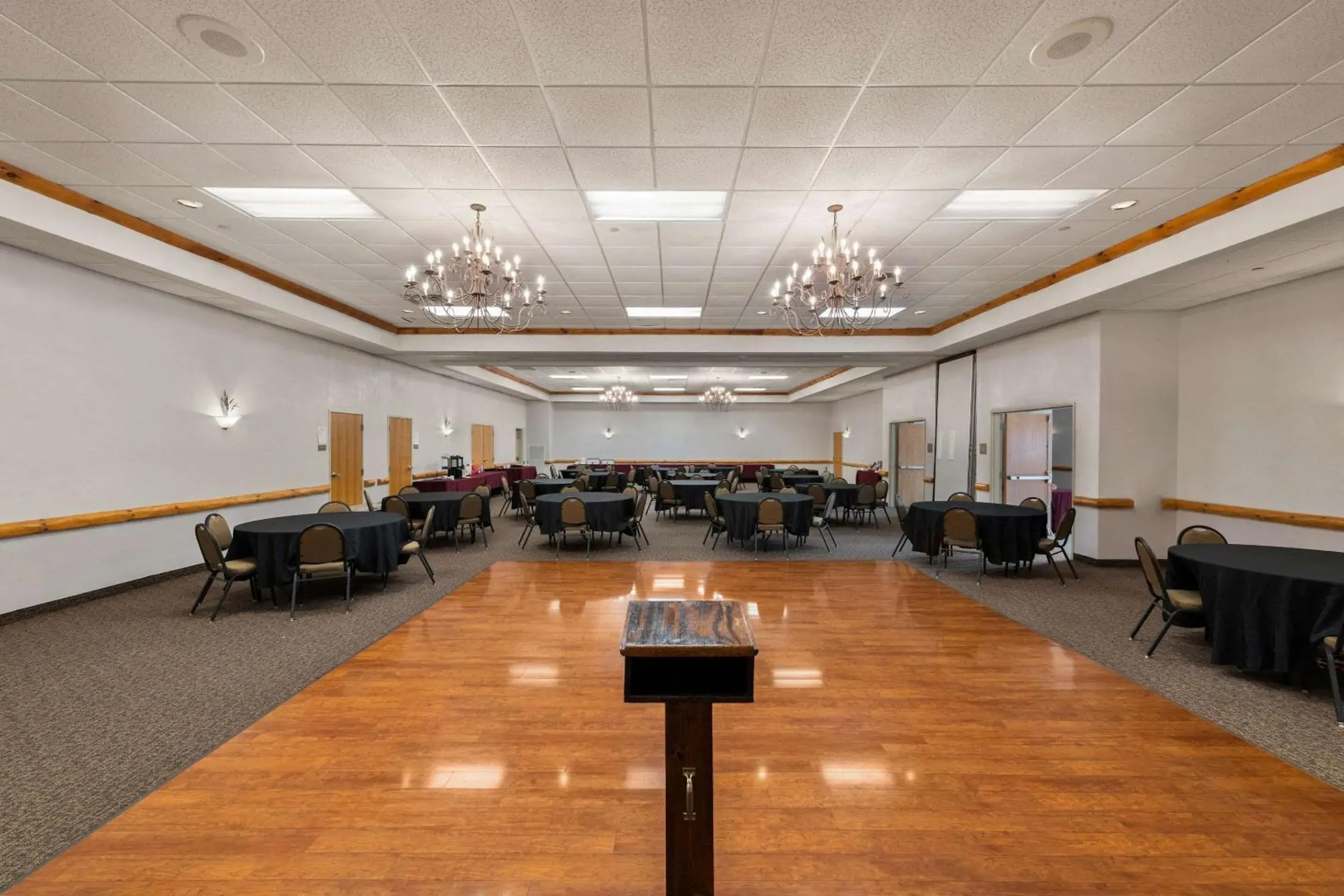 Meeting/conference room, Restaurant/Places to Eat in Rodeway Inn & Suites