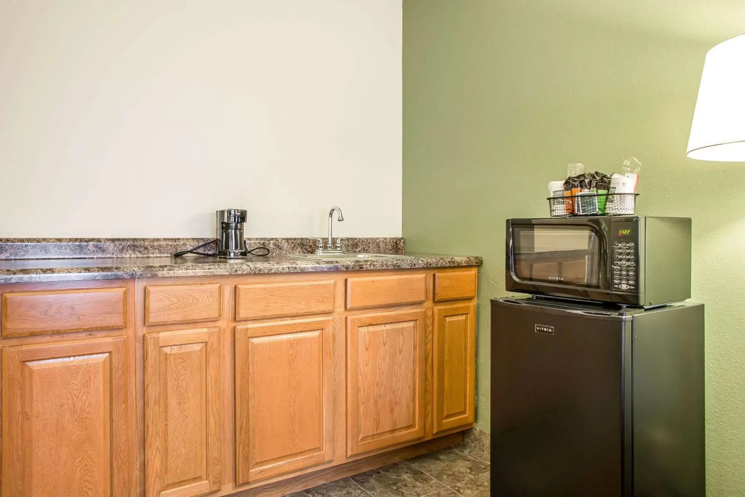 Photo of the whole room, Kitchen/Kitchenette in Quality Inn & Suites Marinette