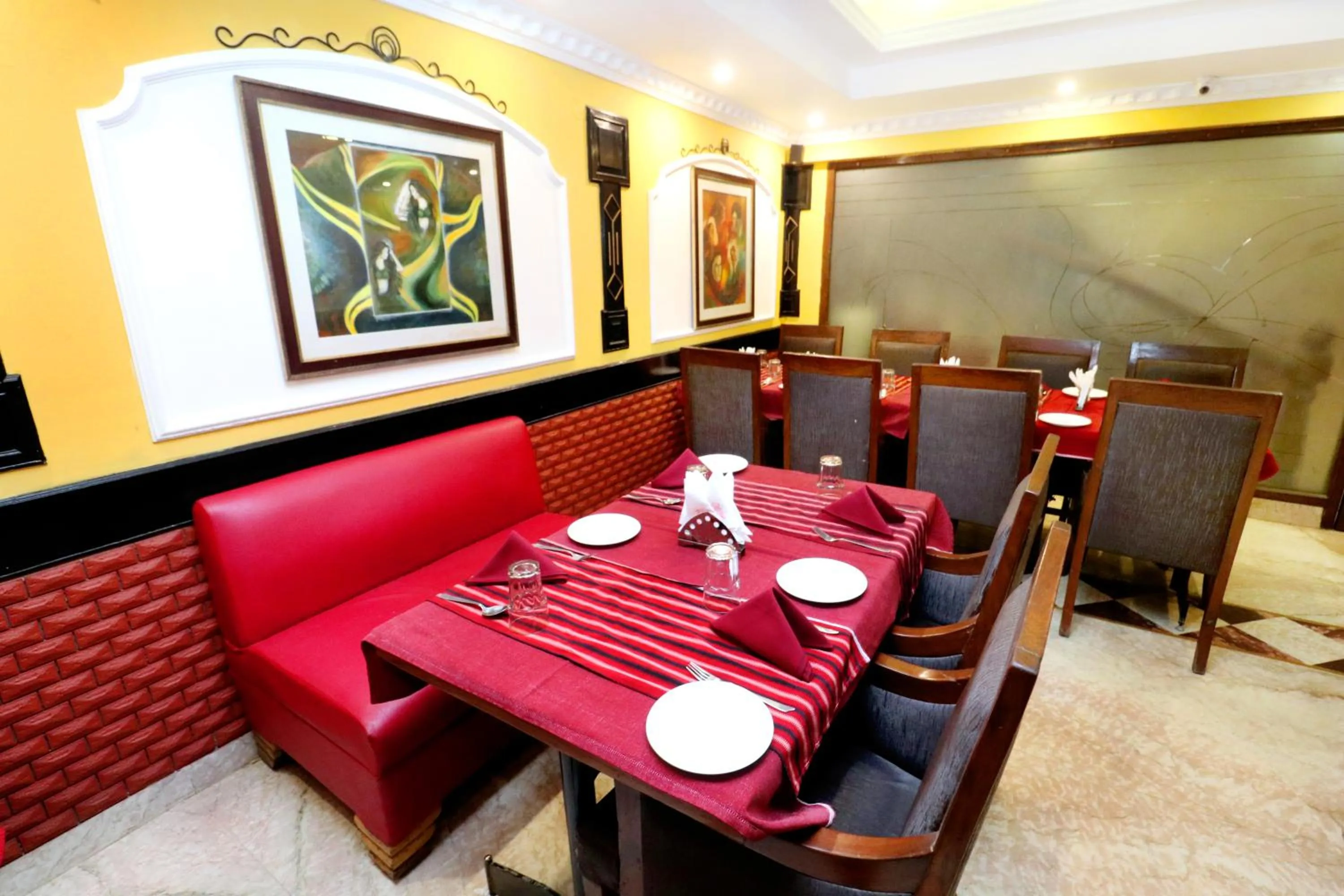 Restaurant/places to eat in Hotel City Heart Premium