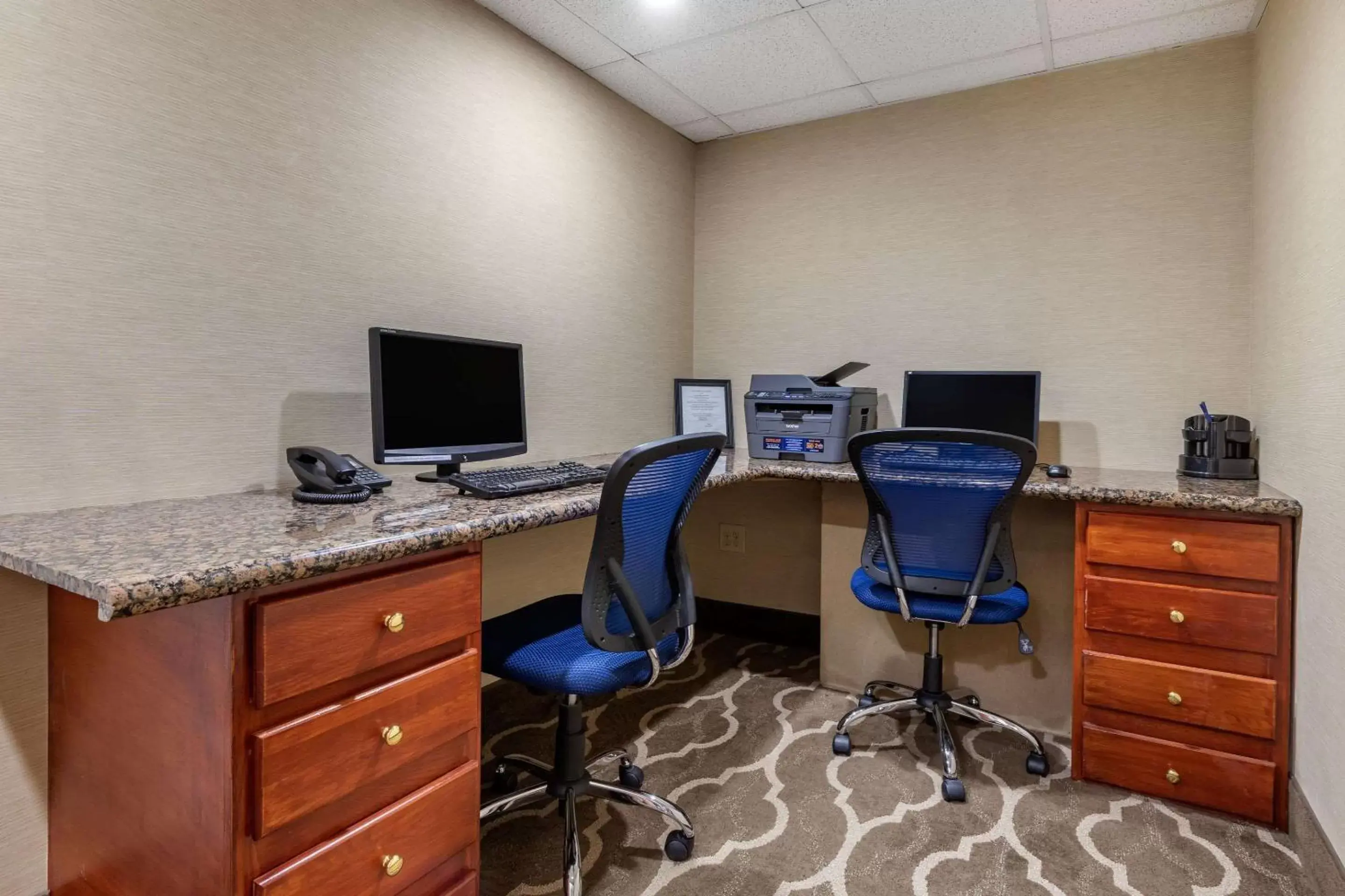 On site, TV/Entertainment Center in Comfort Inn & Suites Lake Norman