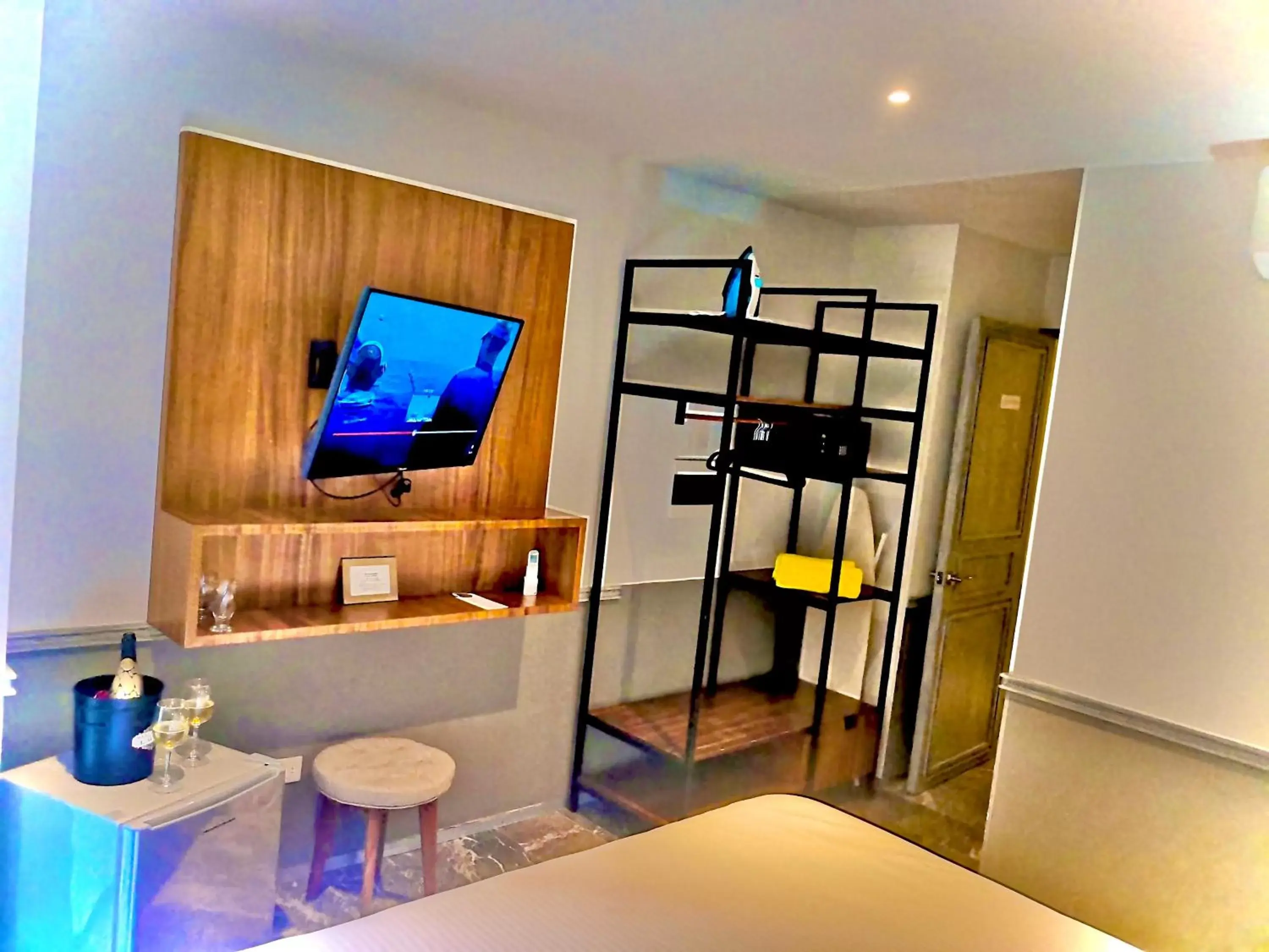 TV and multimedia, Bed in Singular Joy Vacation Rentals TV and multimedia, Bed in Singular Joy Vacation Rentals