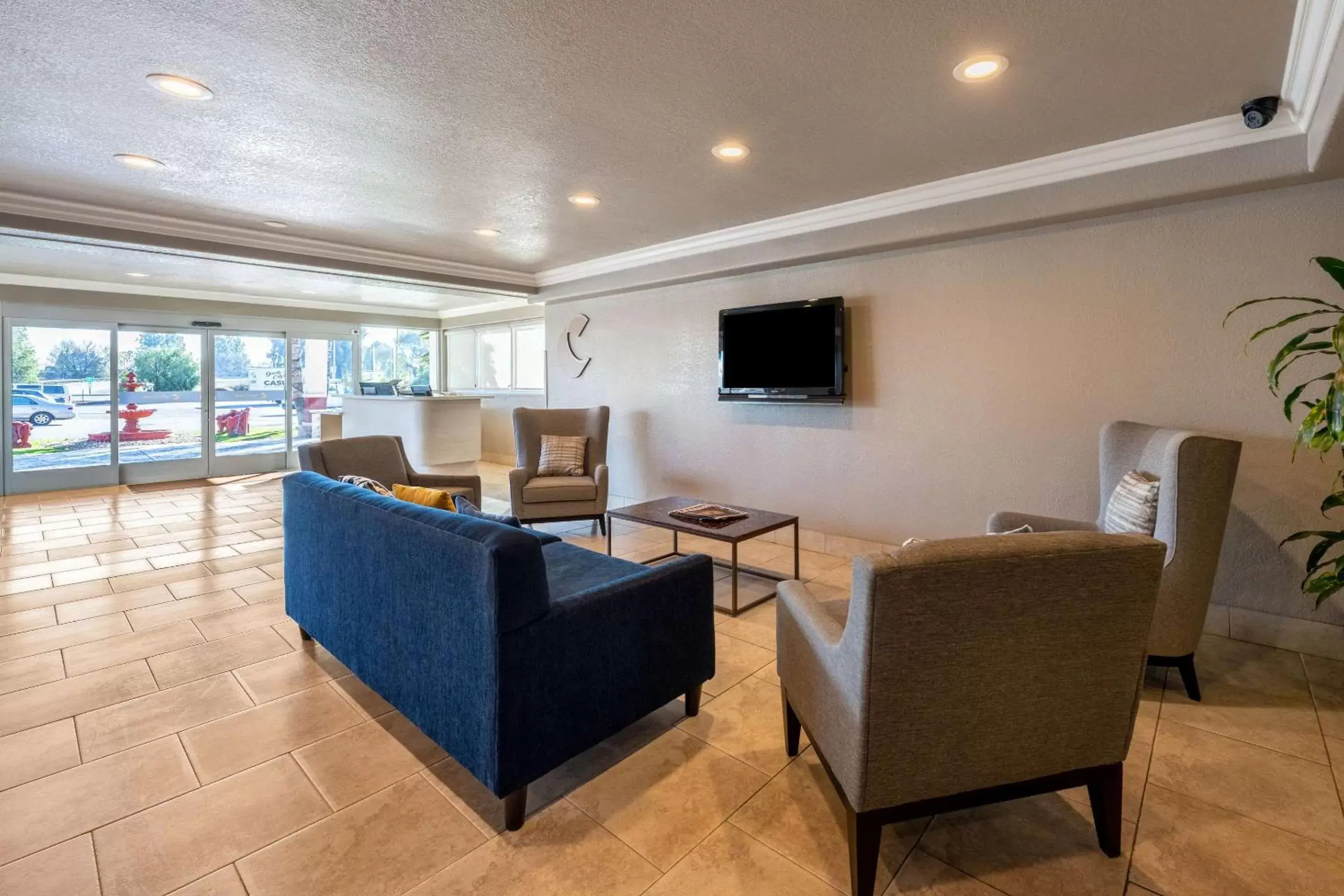 Lobby or reception, Seating Area in Comfort Inn Gilroy