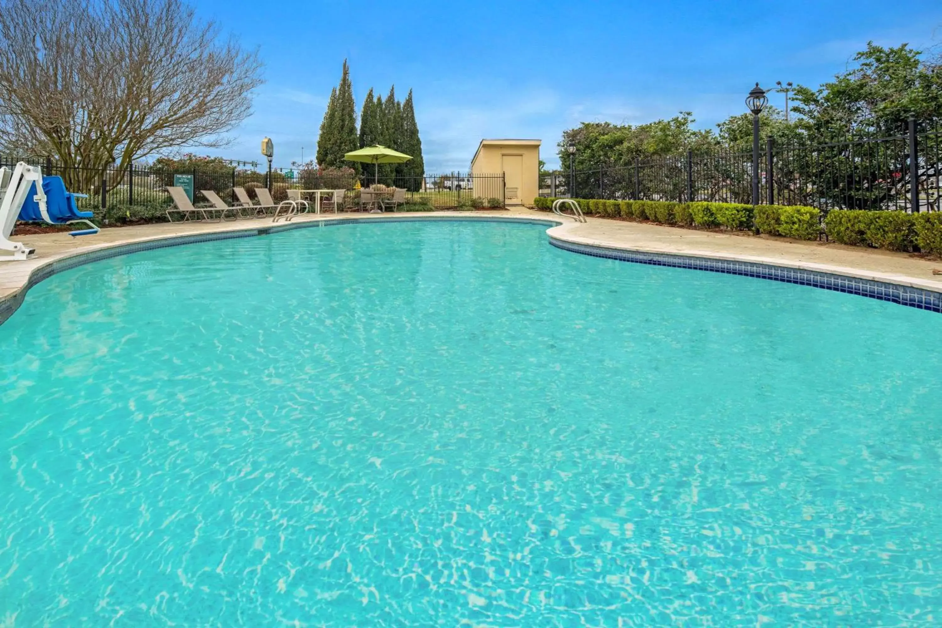 On site, Swimming Pool in La Quinta by Wyndham Baton Rouge Siegen Lane