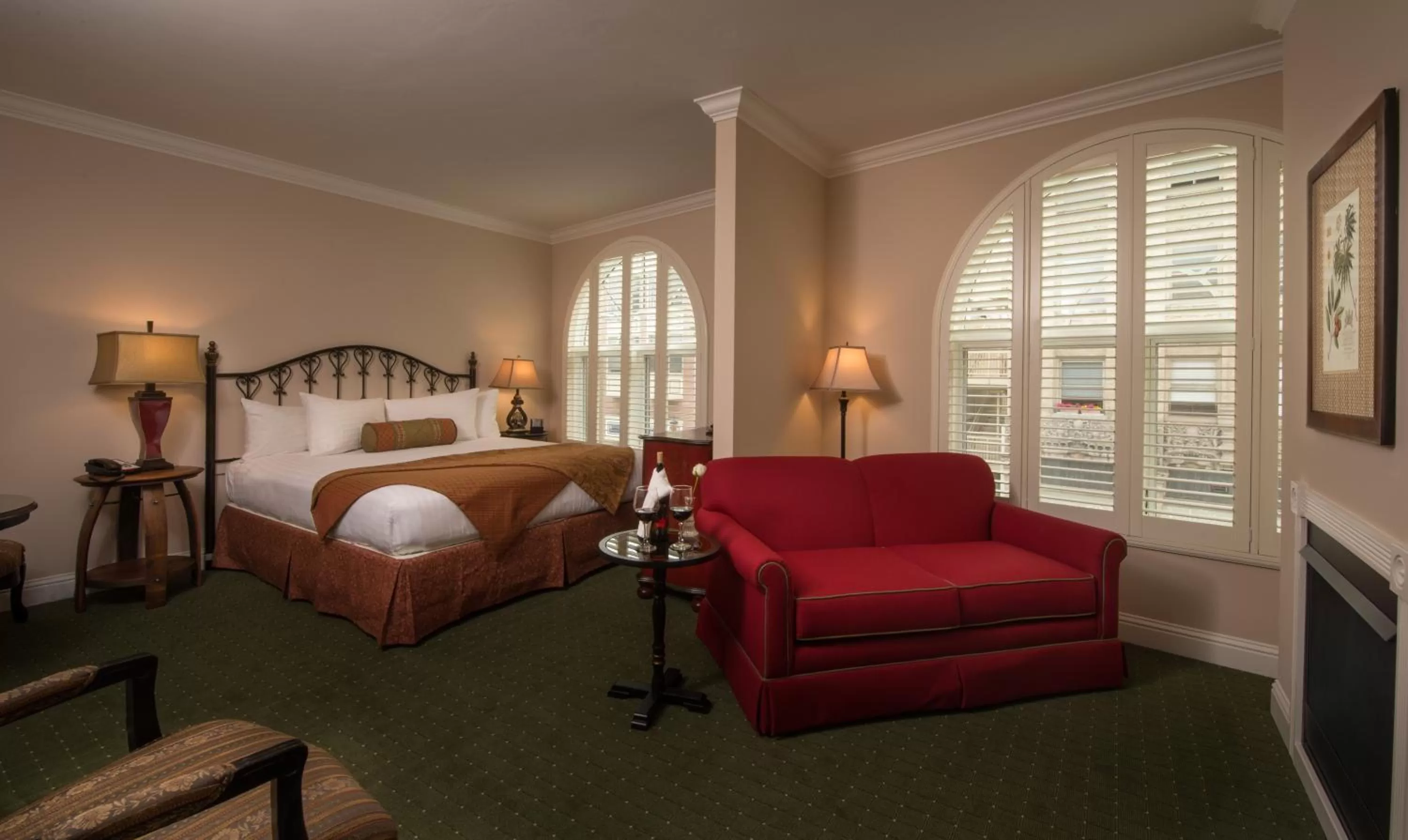 Photo of the whole room, Bed in The Monterey Hotel