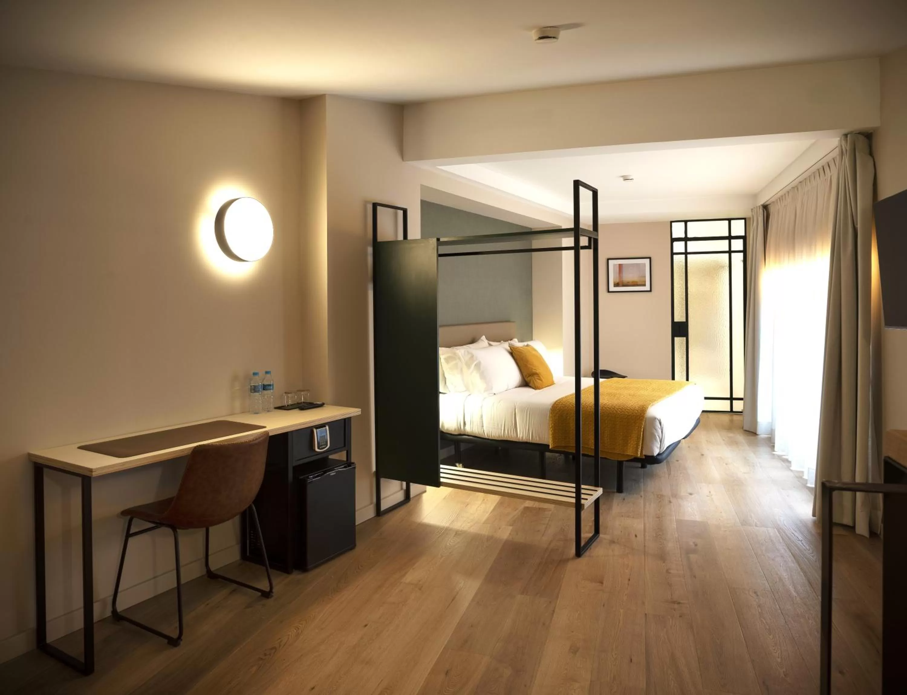 Photo of the whole room, Bed in Mythic Valencia