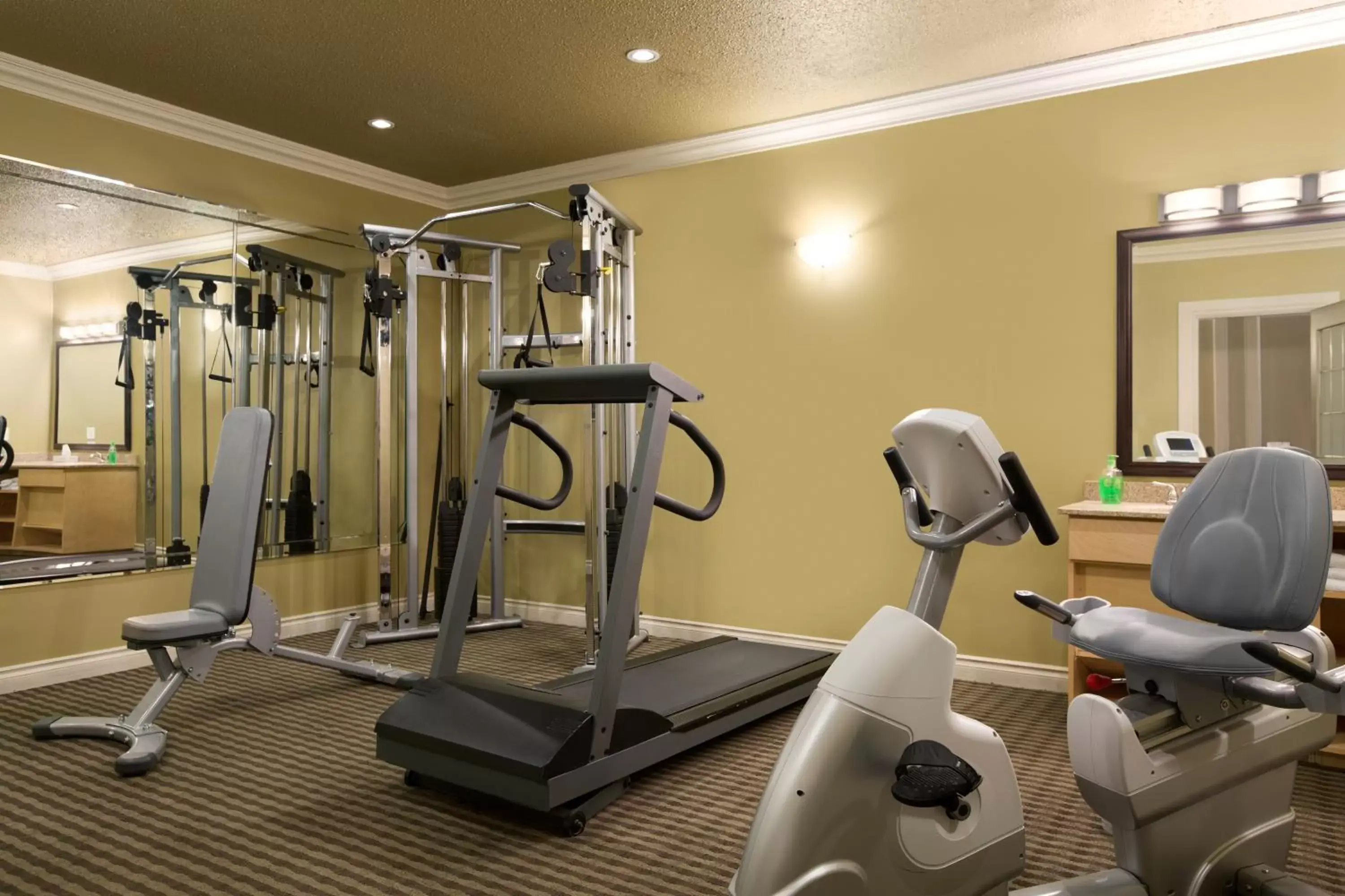 Fitness centre/facilities, Fitness Center/Facilities in Days Inn by Wyndham High Level