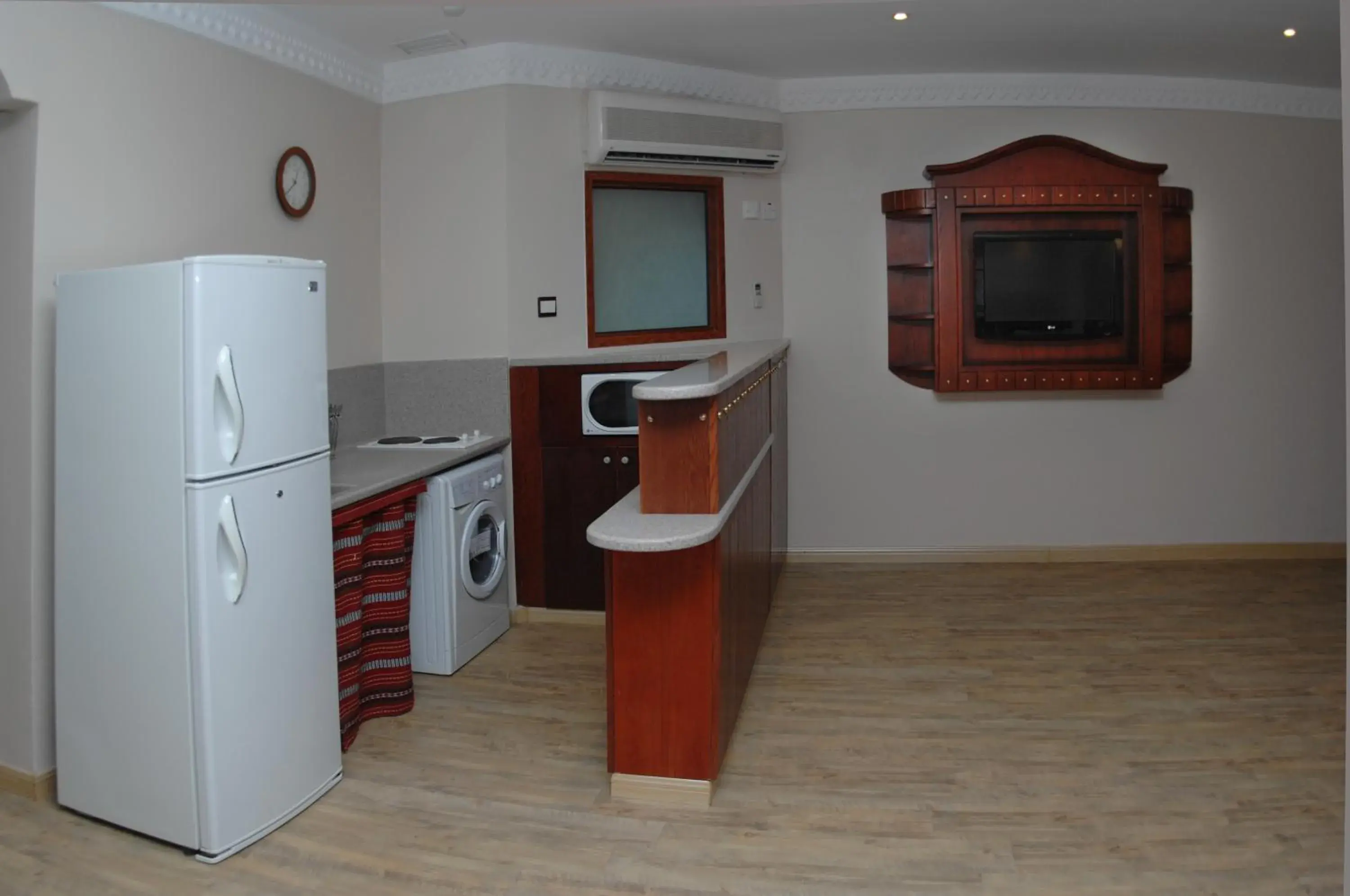 Kitchen or kitchenette, Kitchen/Kitchenette in Al Liwan Suites