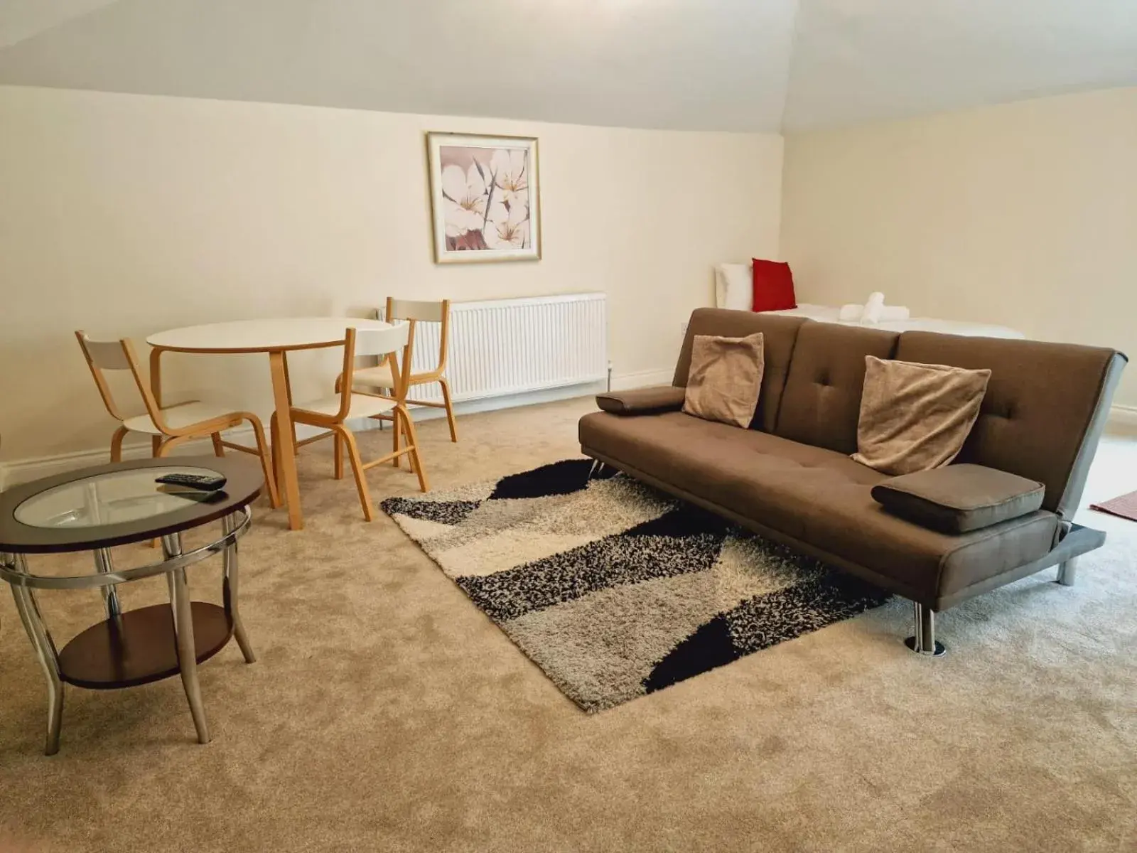 Living room in Wentworth House - Free Parking Living room in Wentworth House - Free Parking