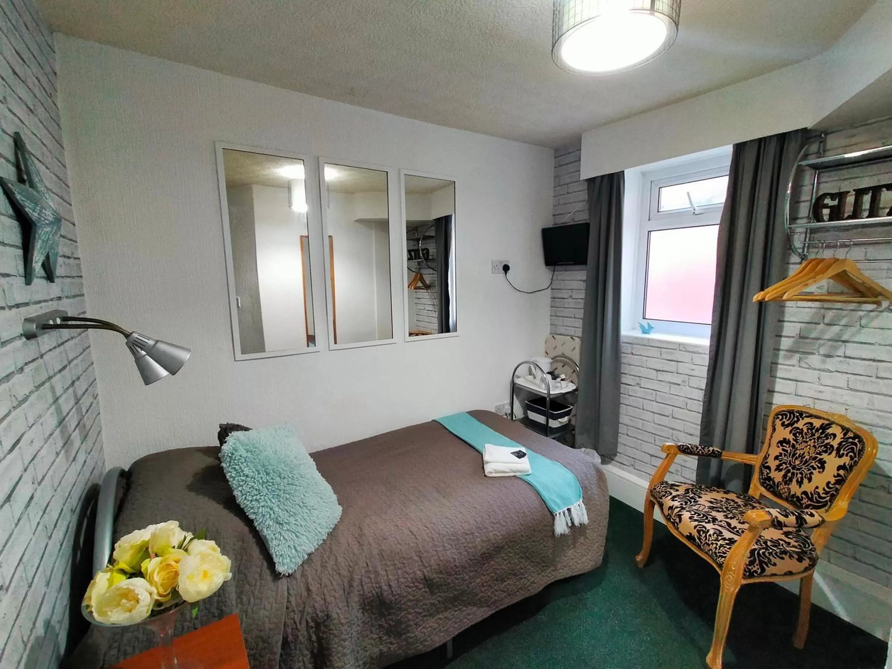 Bed in Hotel Babylon