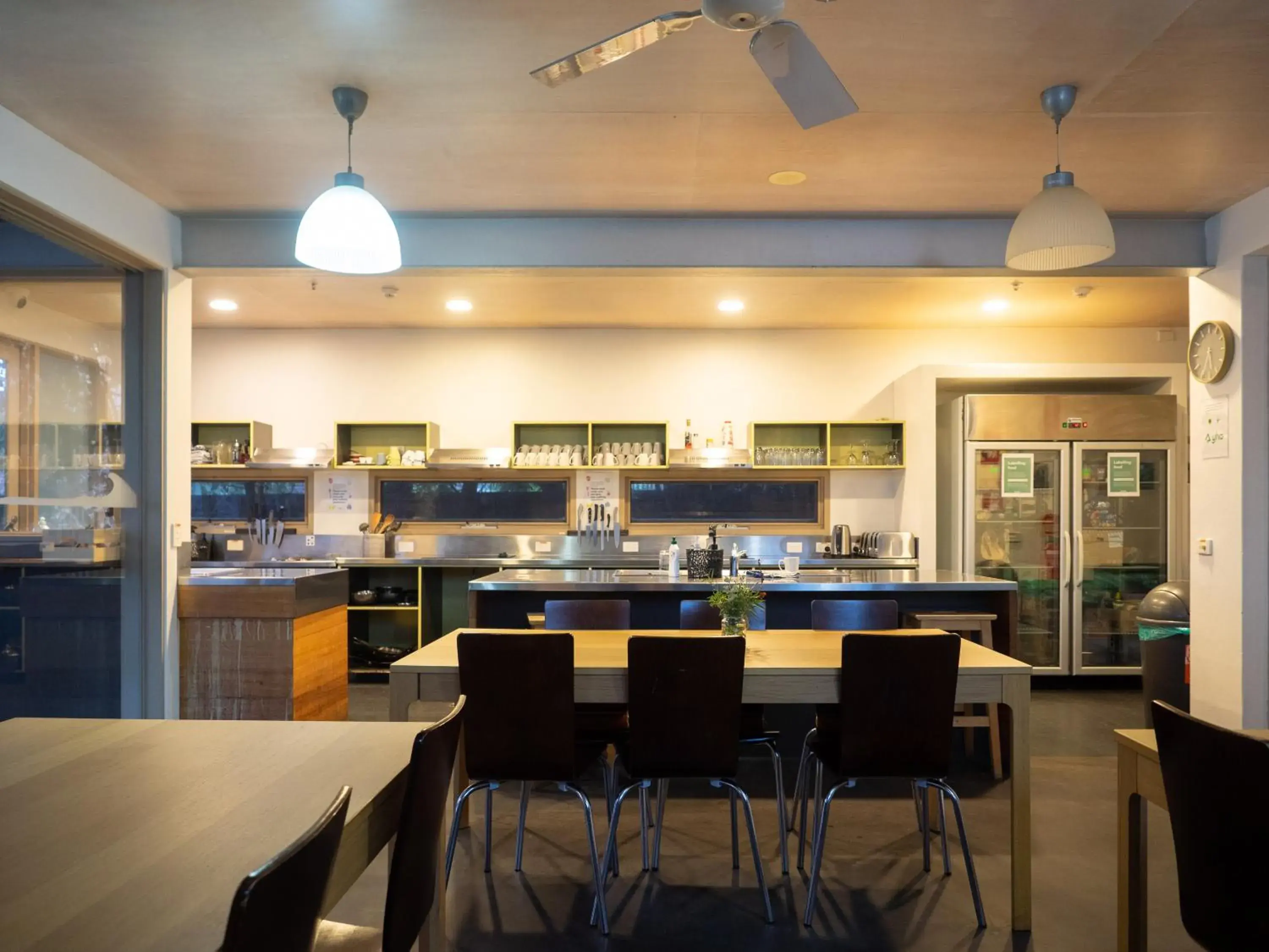 Communal kitchen, Restaurant/Places to Eat in Apollo Bay Eco YHA