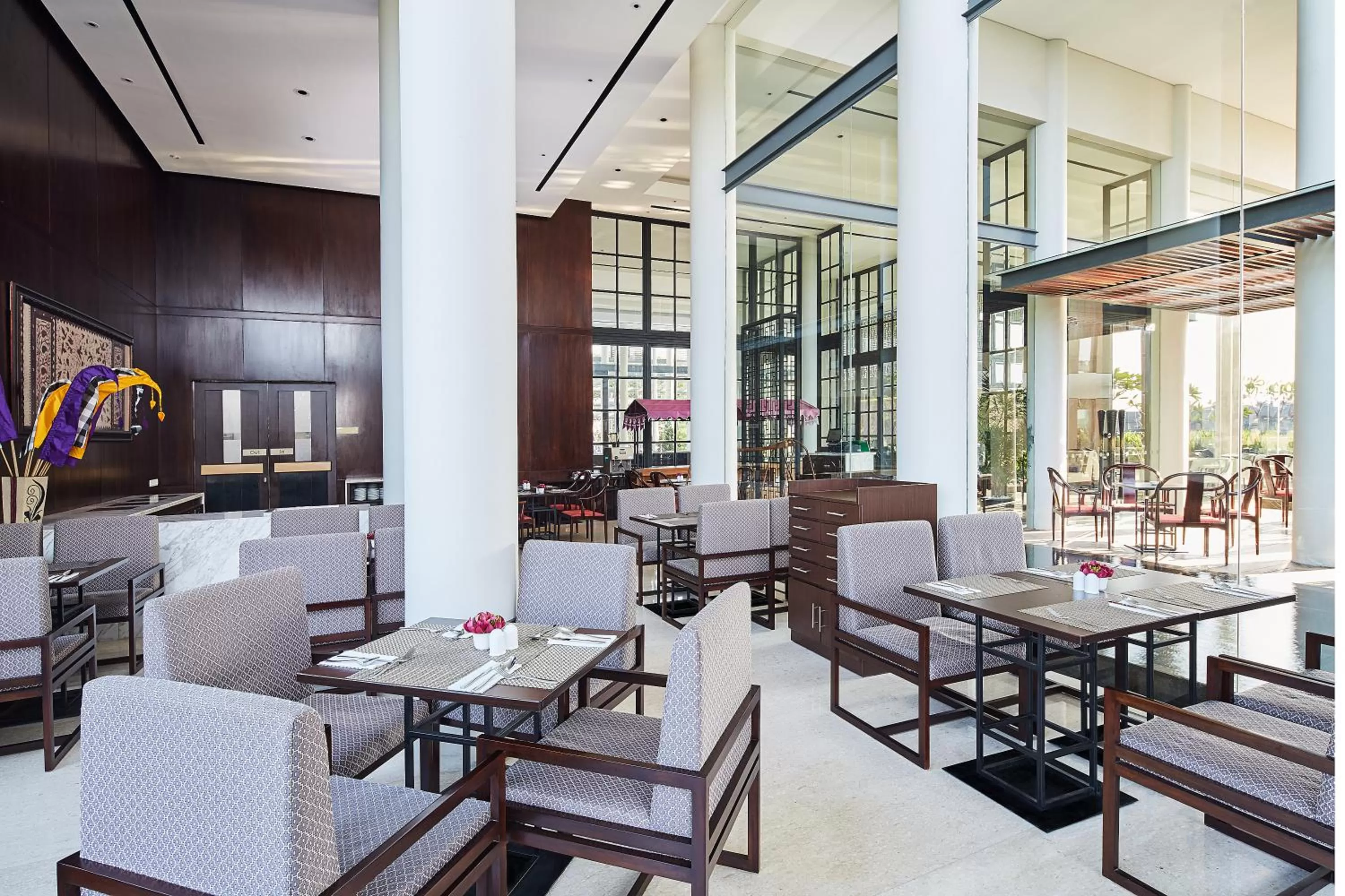 Restaurant/places to eat in Premier Place Surabaya Airport