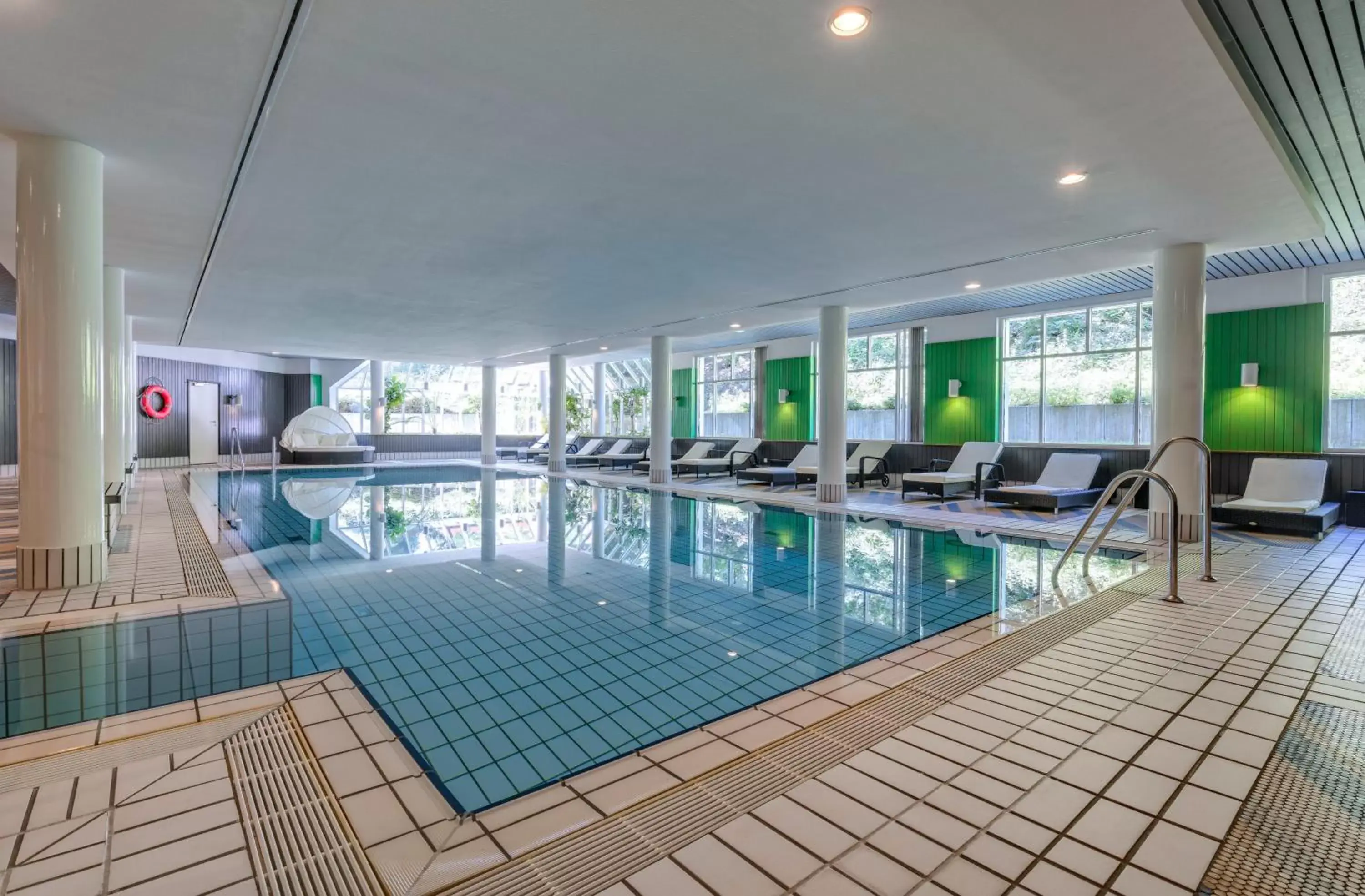 Swimming Pool in Radisson Blu Hotel Dortmund