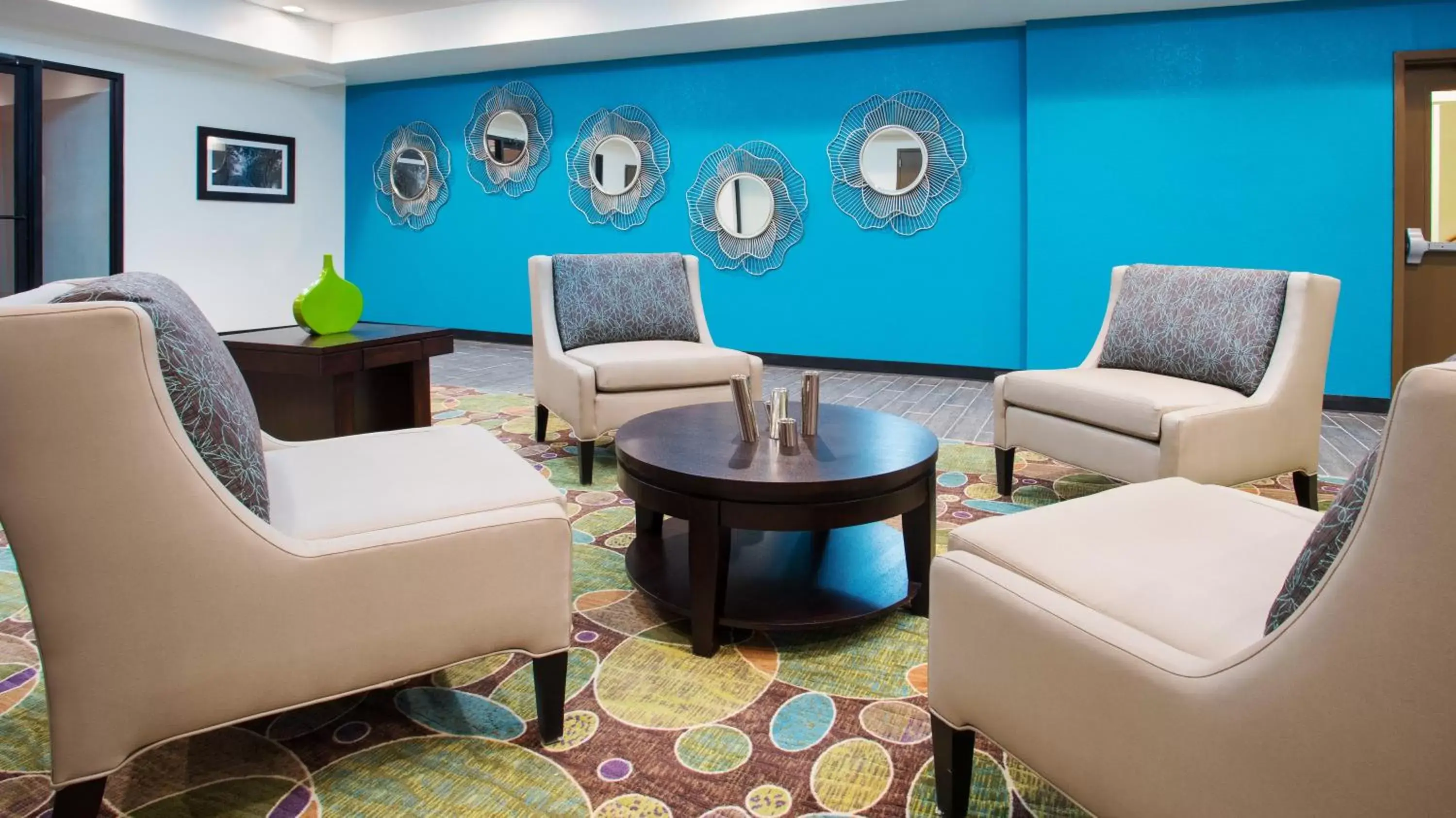 Meeting/conference room, Seating Area in Holiday Inn Express & Suites Wyomissing, an IHG Hotel