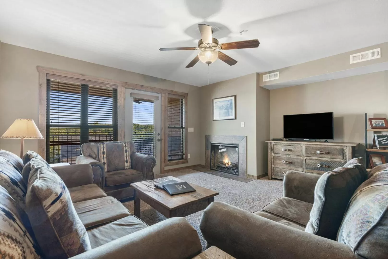 Living room in Table Rock Resorts at Indian Point