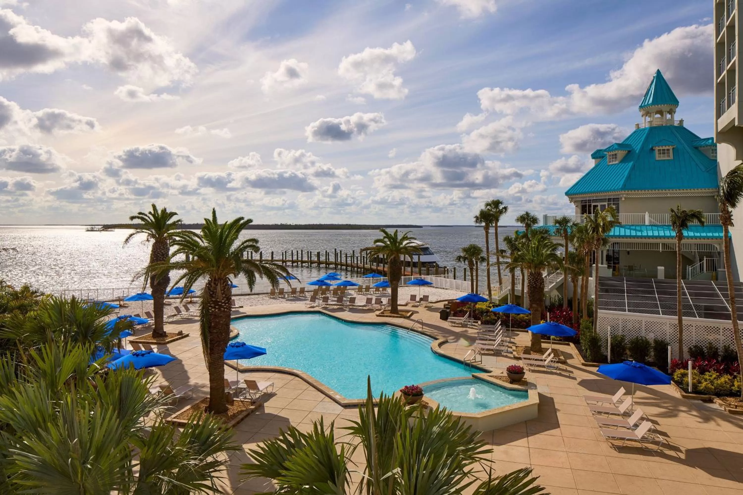 Swimming pool in Marriott Sanibel Harbour Resort & Spa