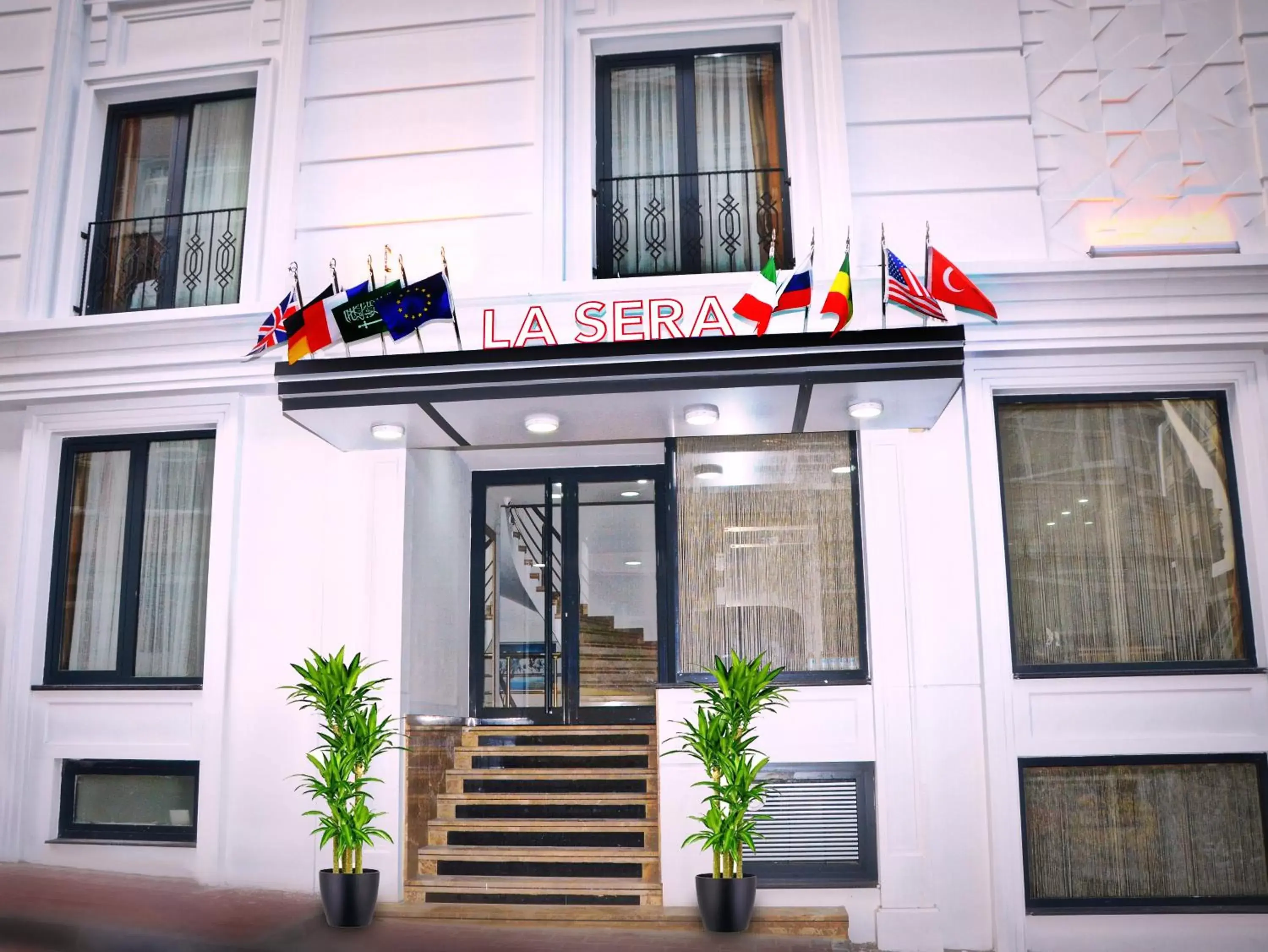 Facade/entrance in Hotel La SERA Facade/entrance in Hotel La SERA