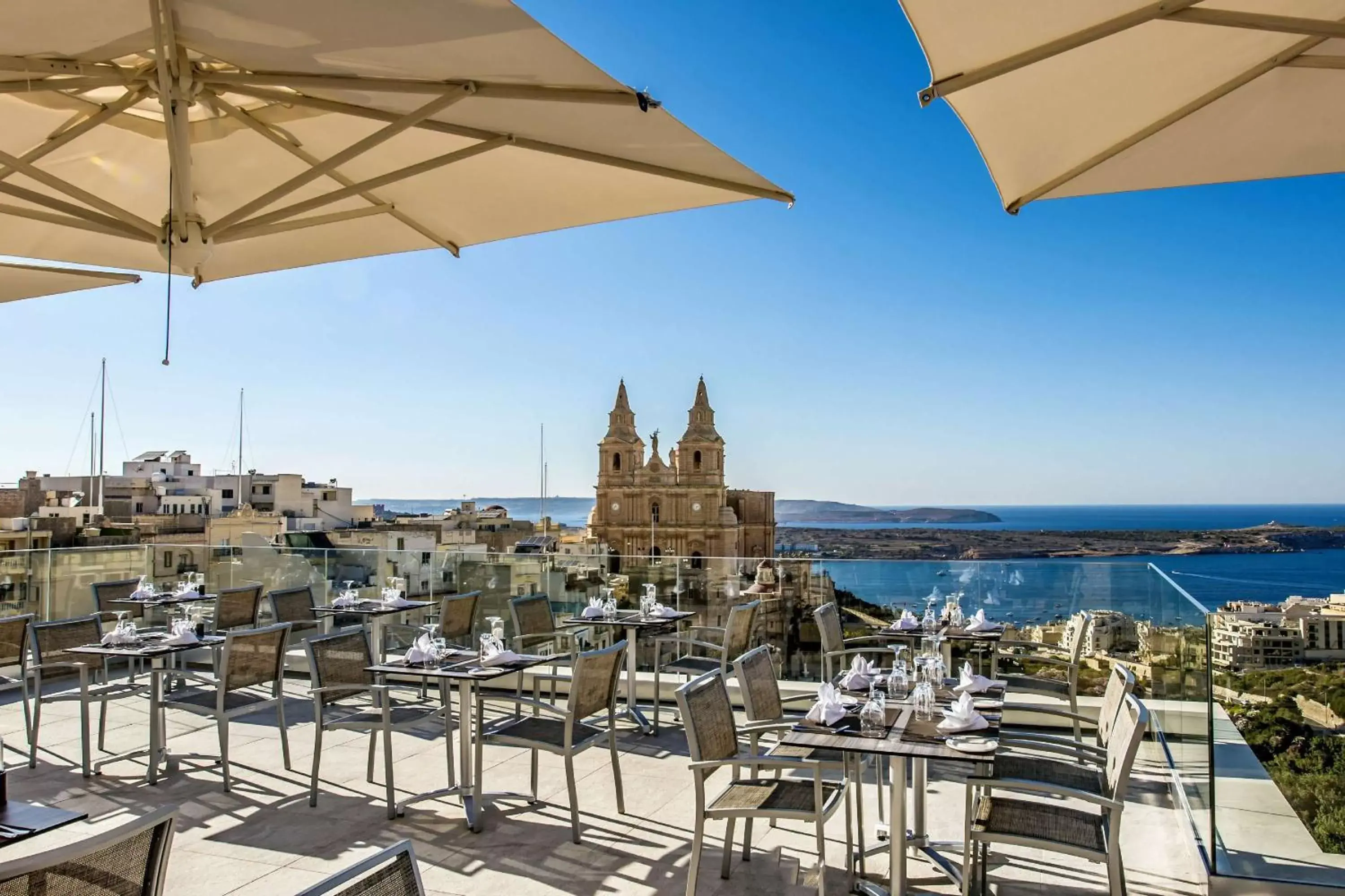 Restaurant/places to eat, Balcony/Terrace in Maritim Antonine Hotel & Spa