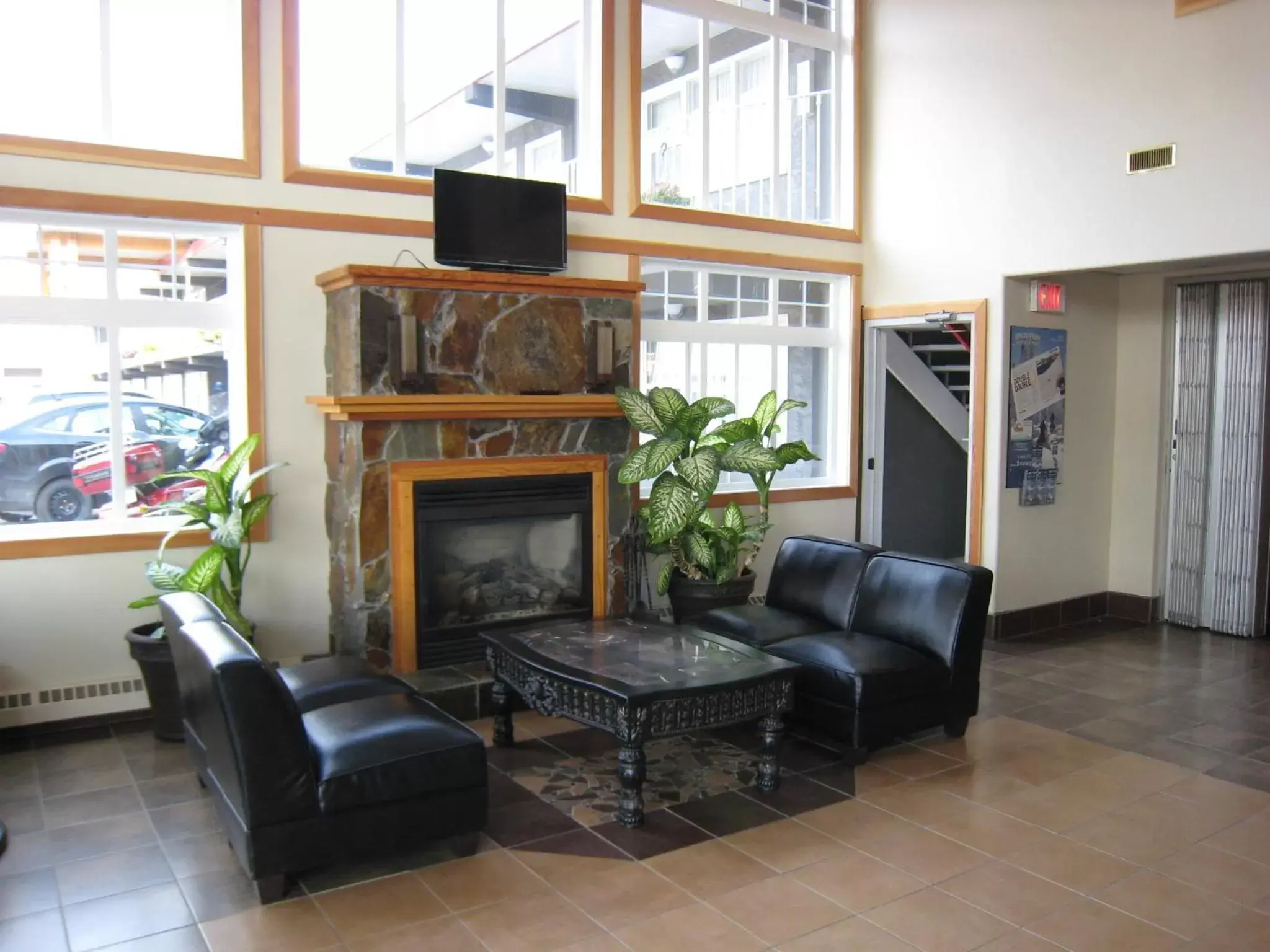 Lobby or reception, Seating Area in Days Inn by Wyndham Golden