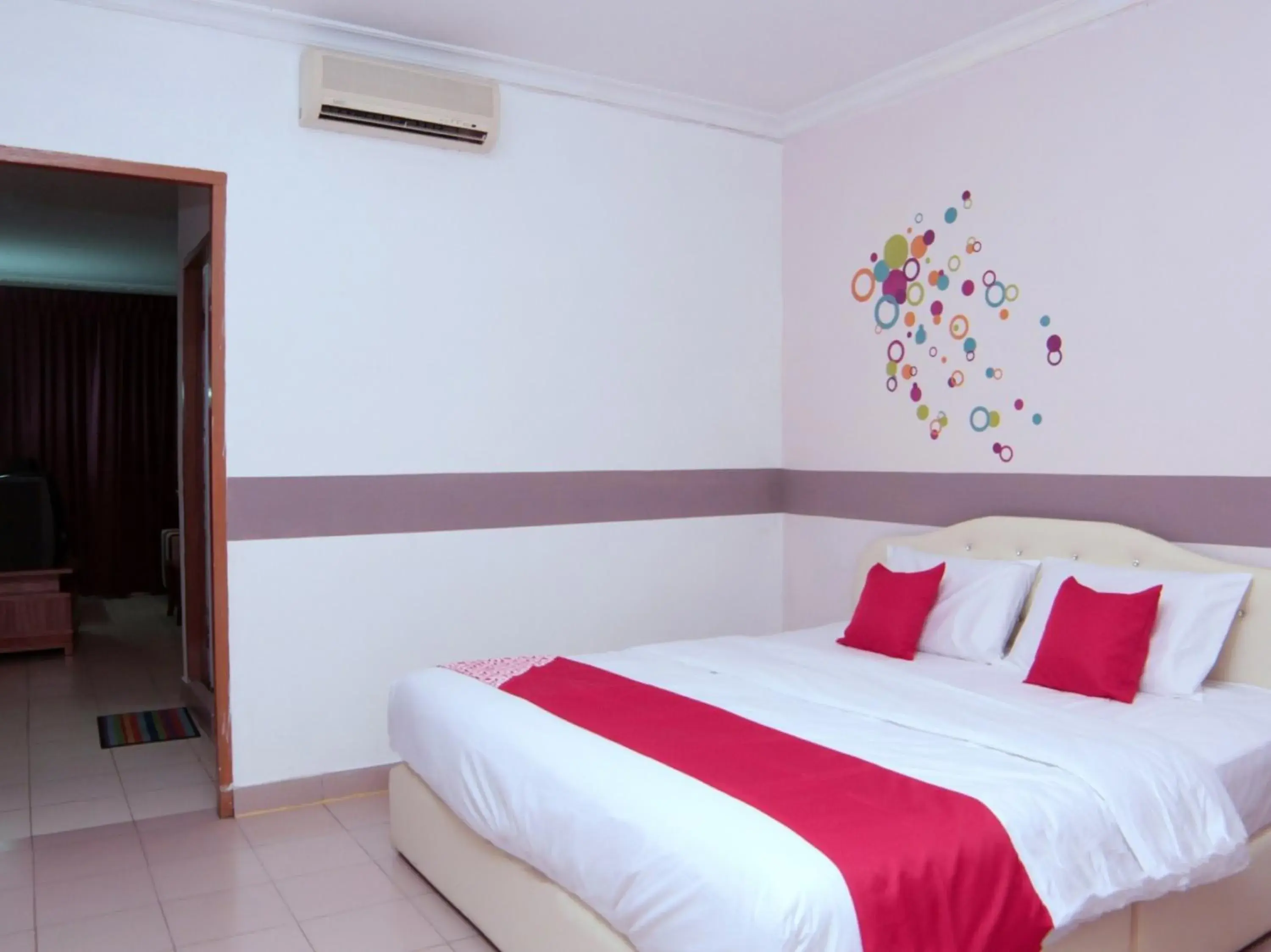 Bedroom, Bed in Super OYO 1173 Mandyrin Hotel