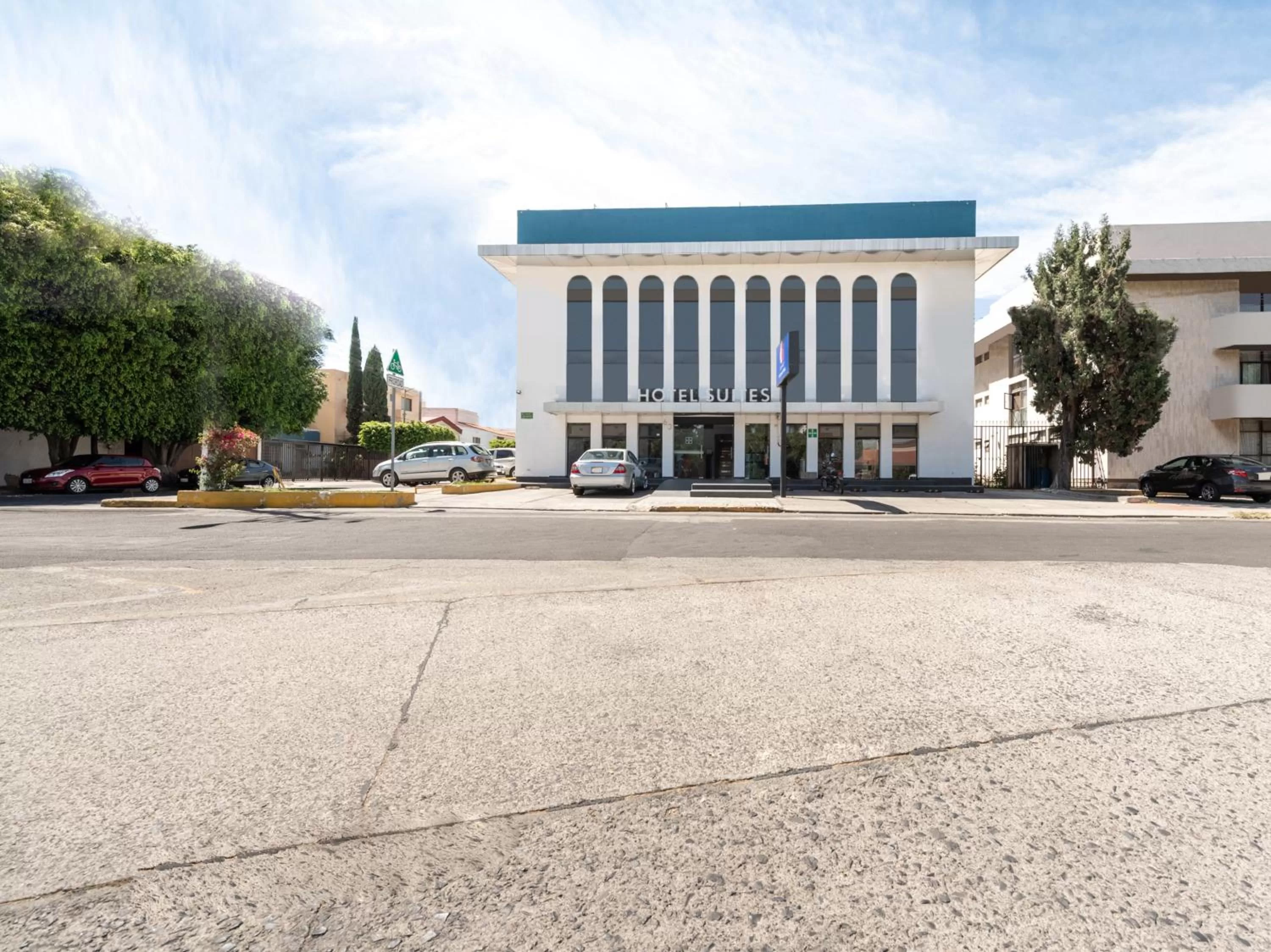 Property building in Suites Internacional