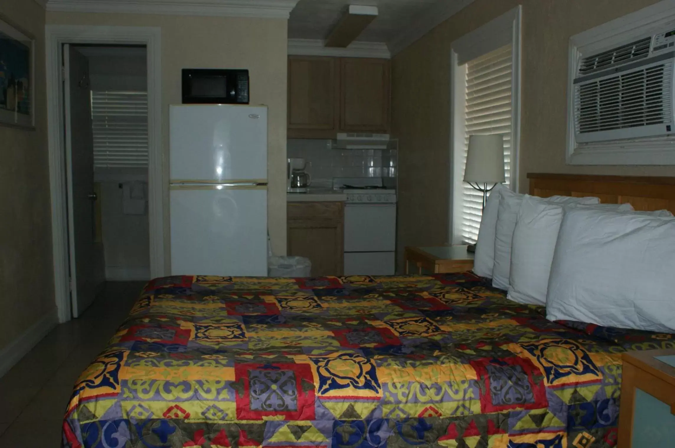 Bed in Sea Vista Motel