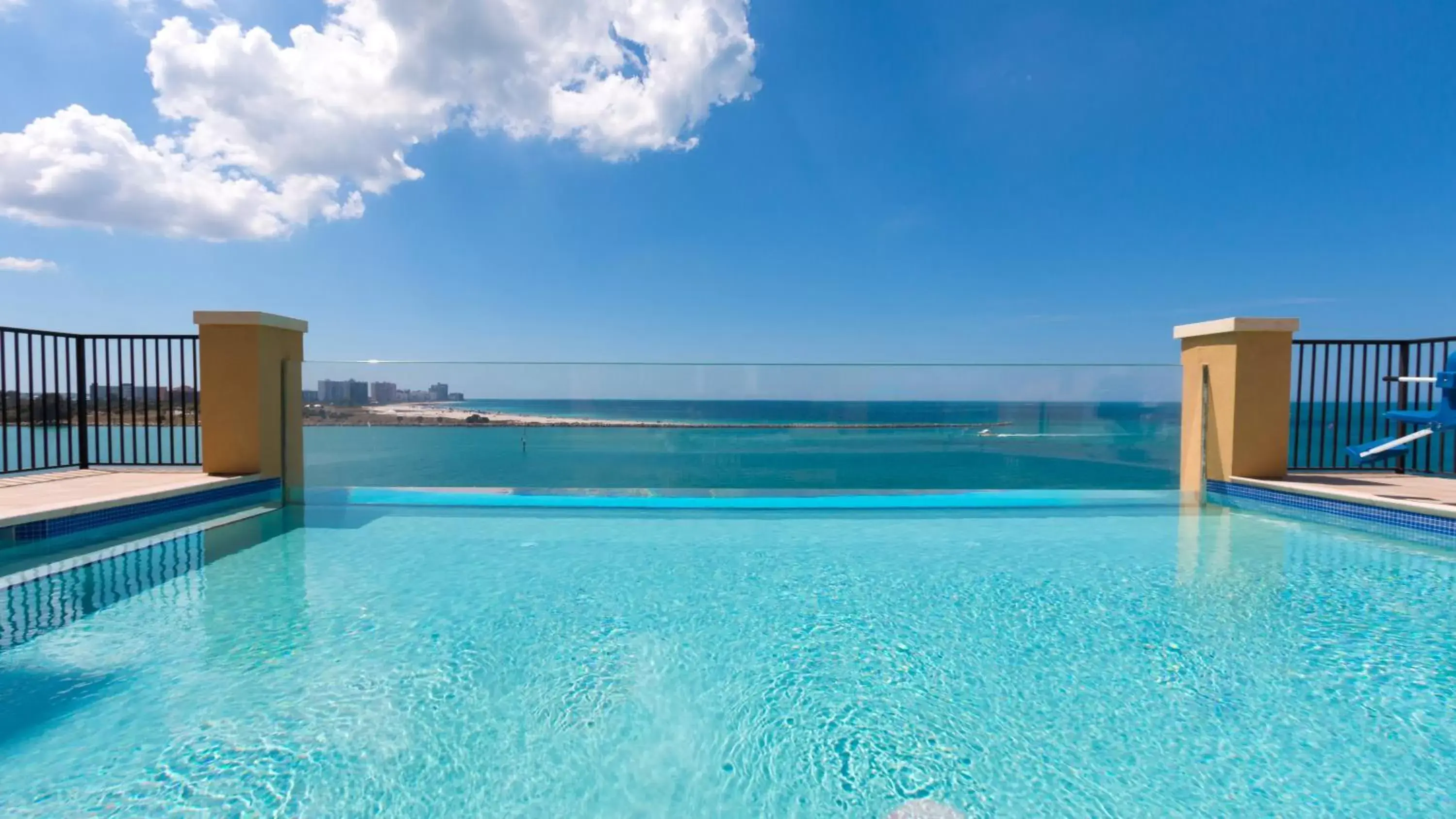 Swimming Pool in Edge Hotel Clearwater Beach