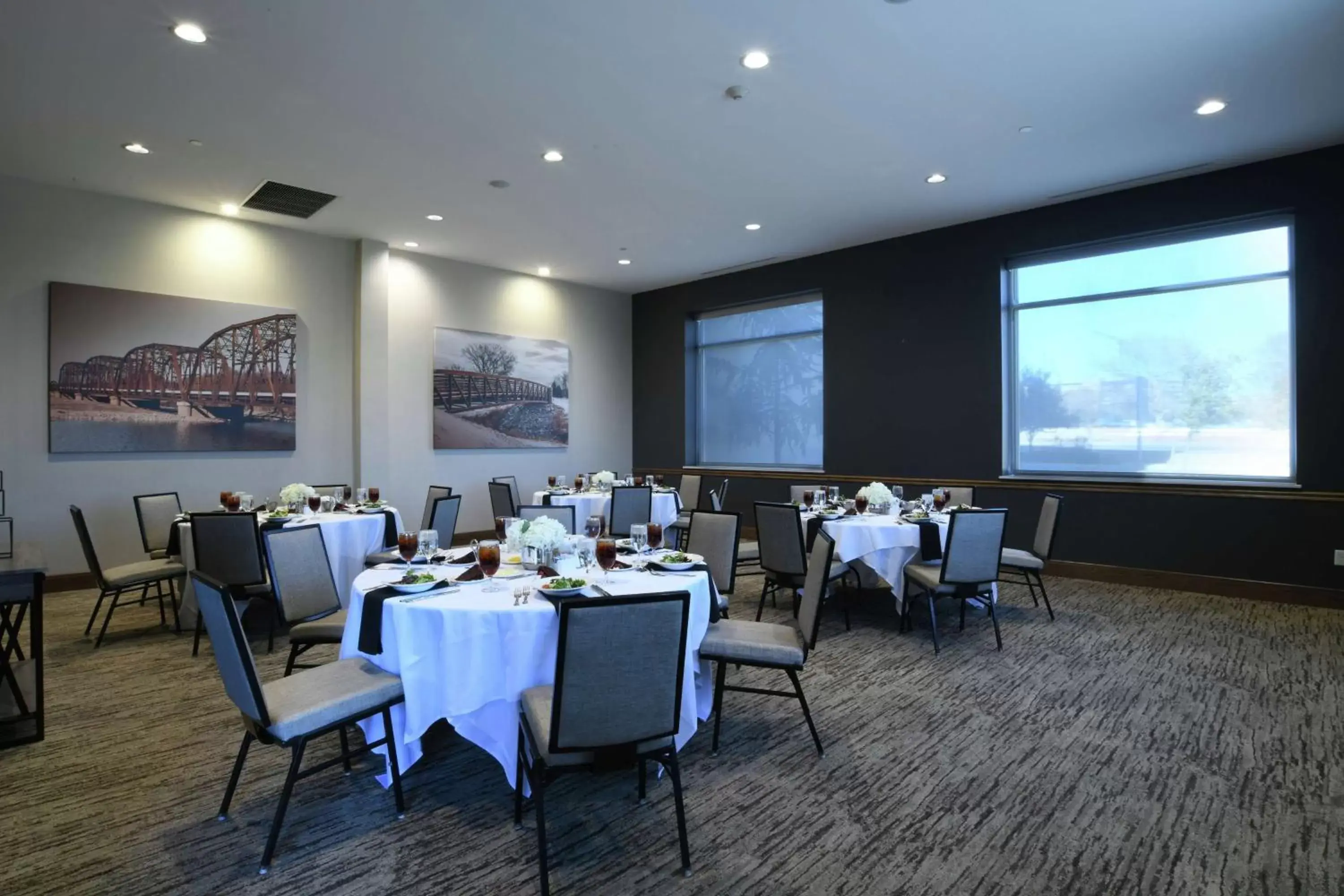 Meeting/conference room, Restaurant/Places to Eat in Embassy Suites Oklahoma City Downtown/Medical Center