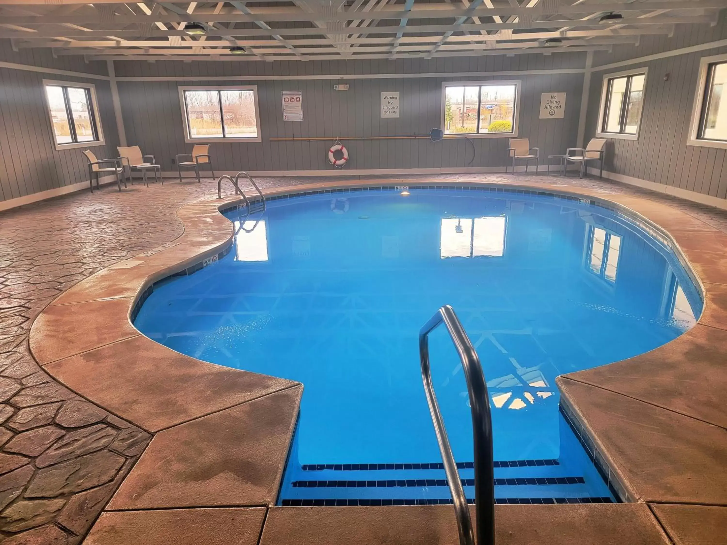 Swimming pool in Holiday Inn Cleveland Northeast - Mentor by IHG Swimming pool in Holiday Inn Cleveland Northeast - Mentor by IHG