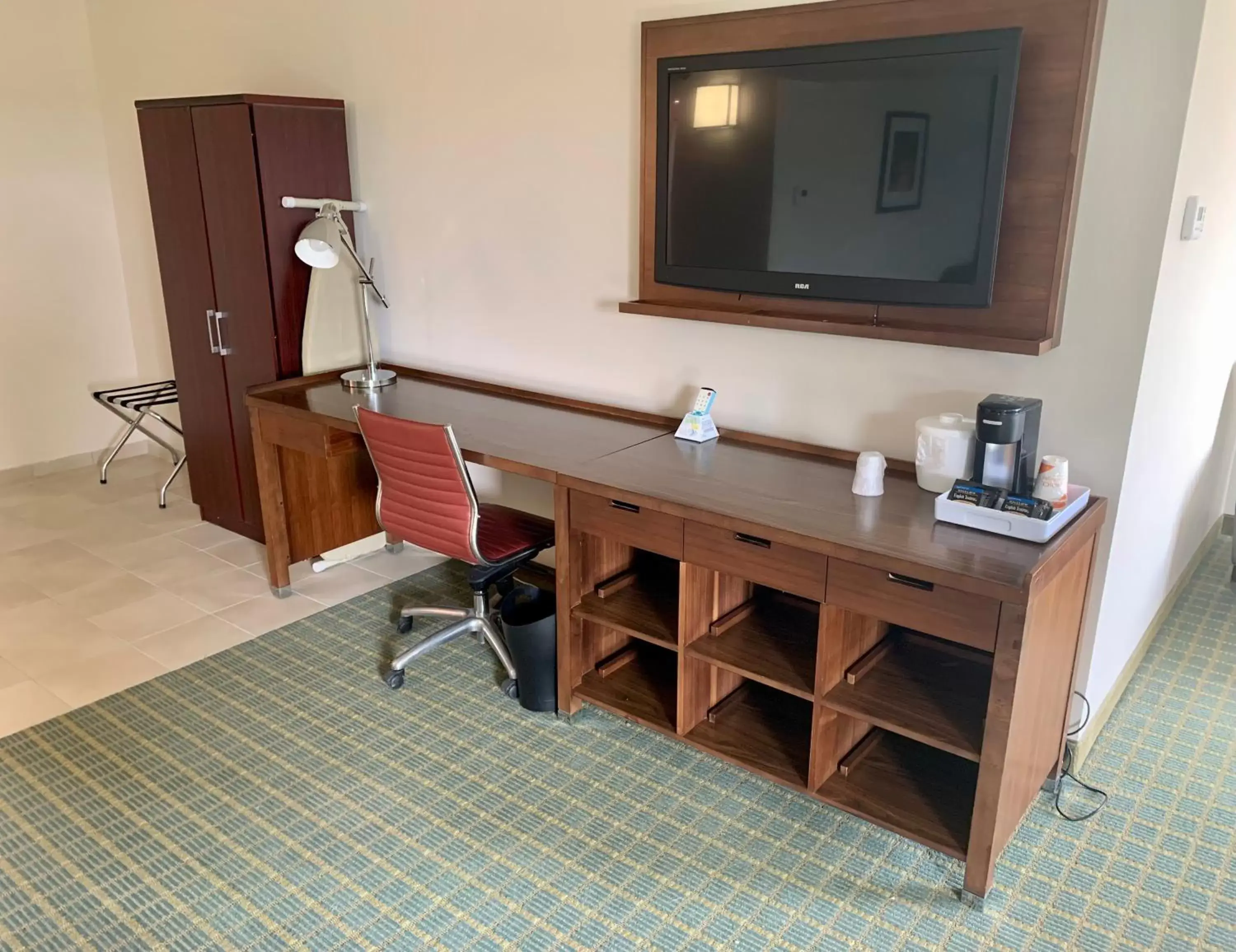 TV and multimedia, TV/Entertainment Center in Quality Inn Lexington - Horse Park