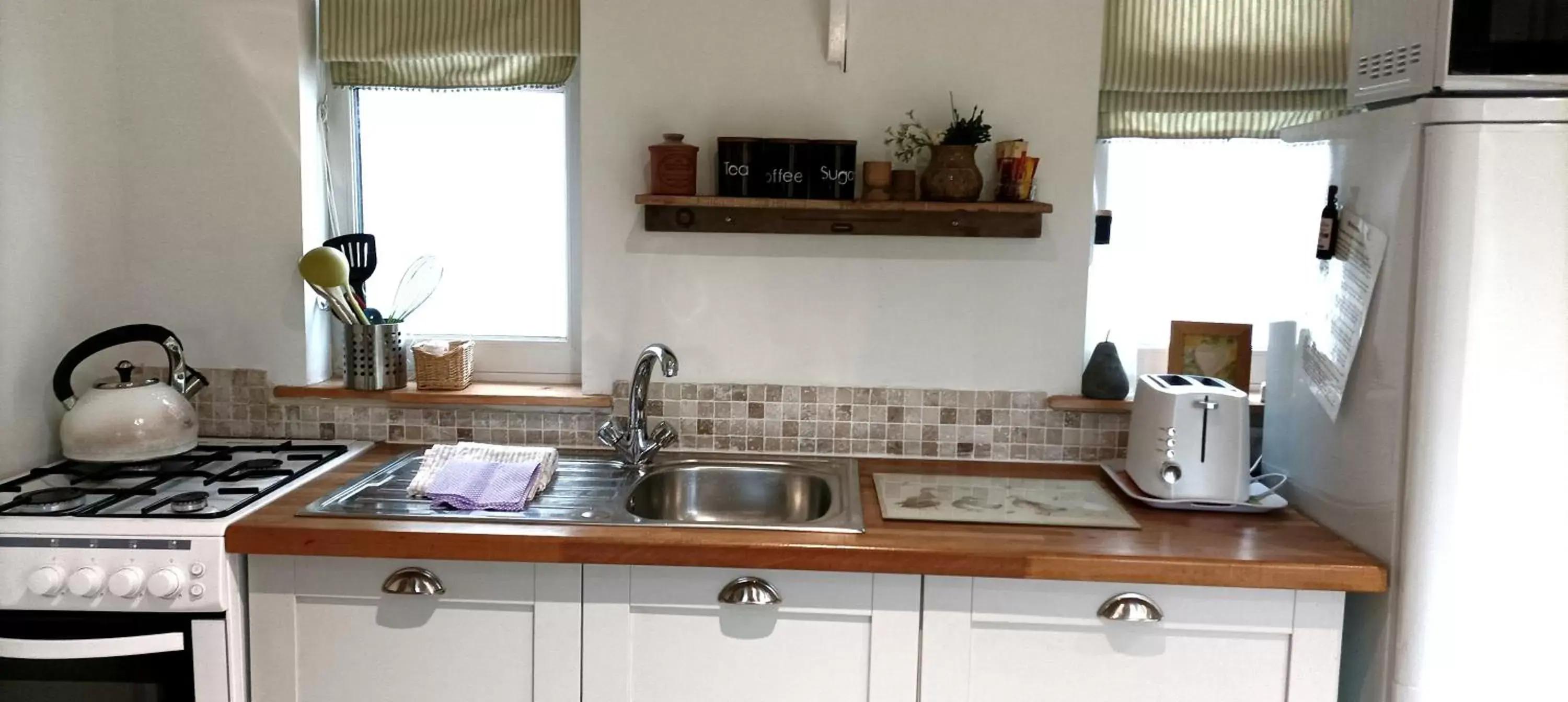 Kitchen/Kitchenette in The Wood Cottage