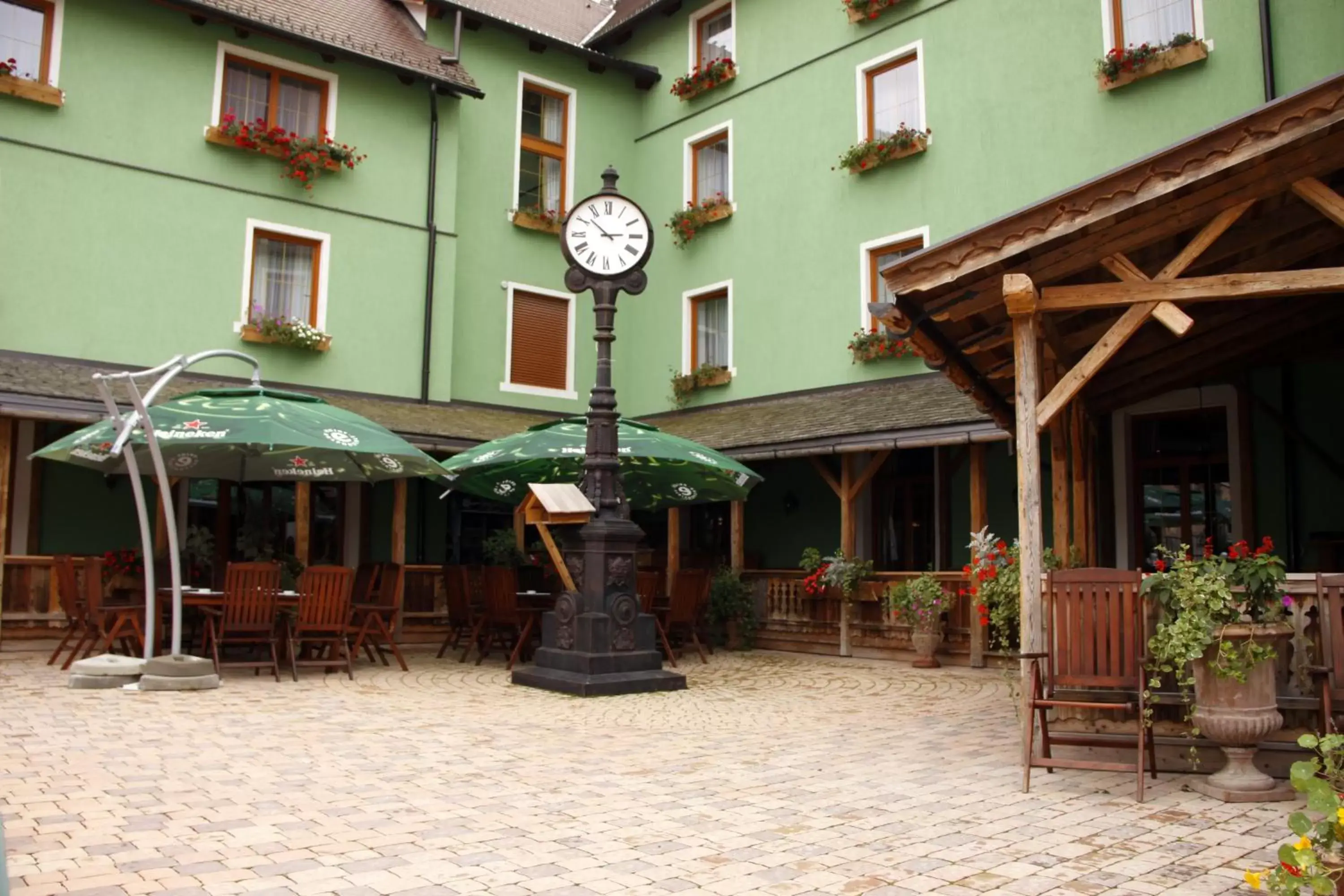 Facade/entrance in Mercure Sighisoara Binderbubi Hotel & Spa Facade/entrance in Mercure Sighisoara Binderbubi Hotel & Spa
