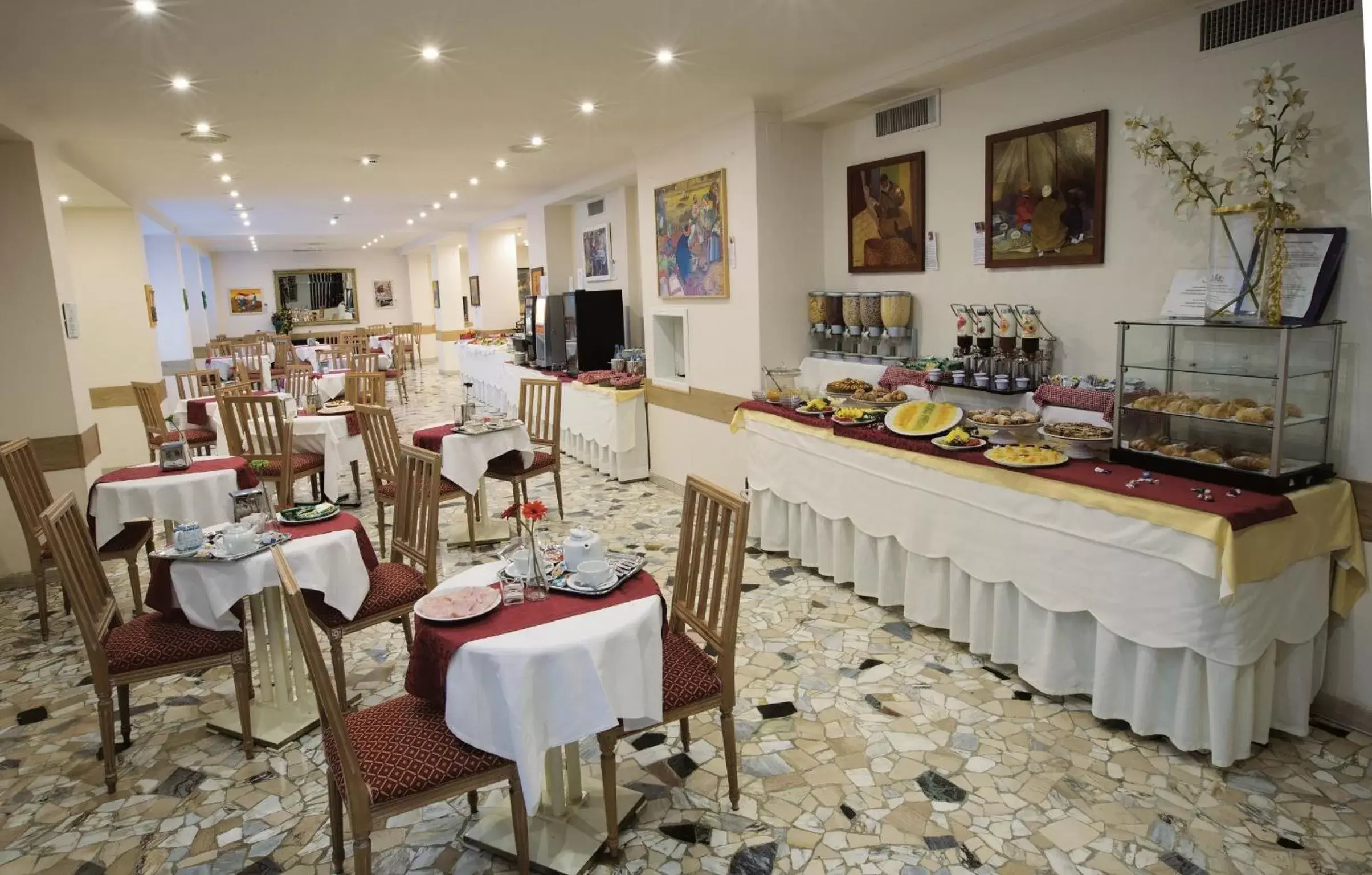 Restaurant/Places to Eat in iH Hotels Milano St. John