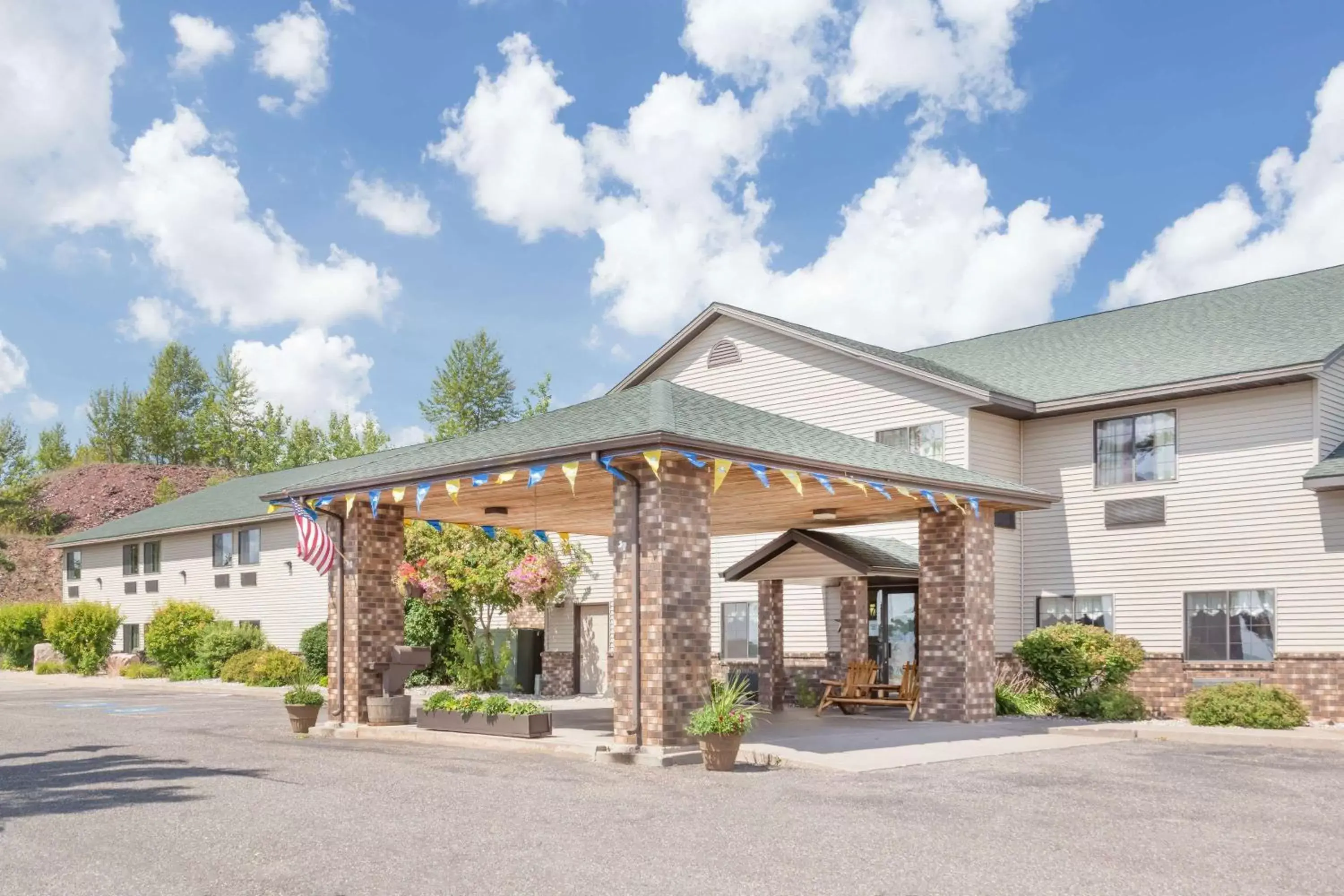 Property Building in Days Inn by Wyndham Iron Mountain