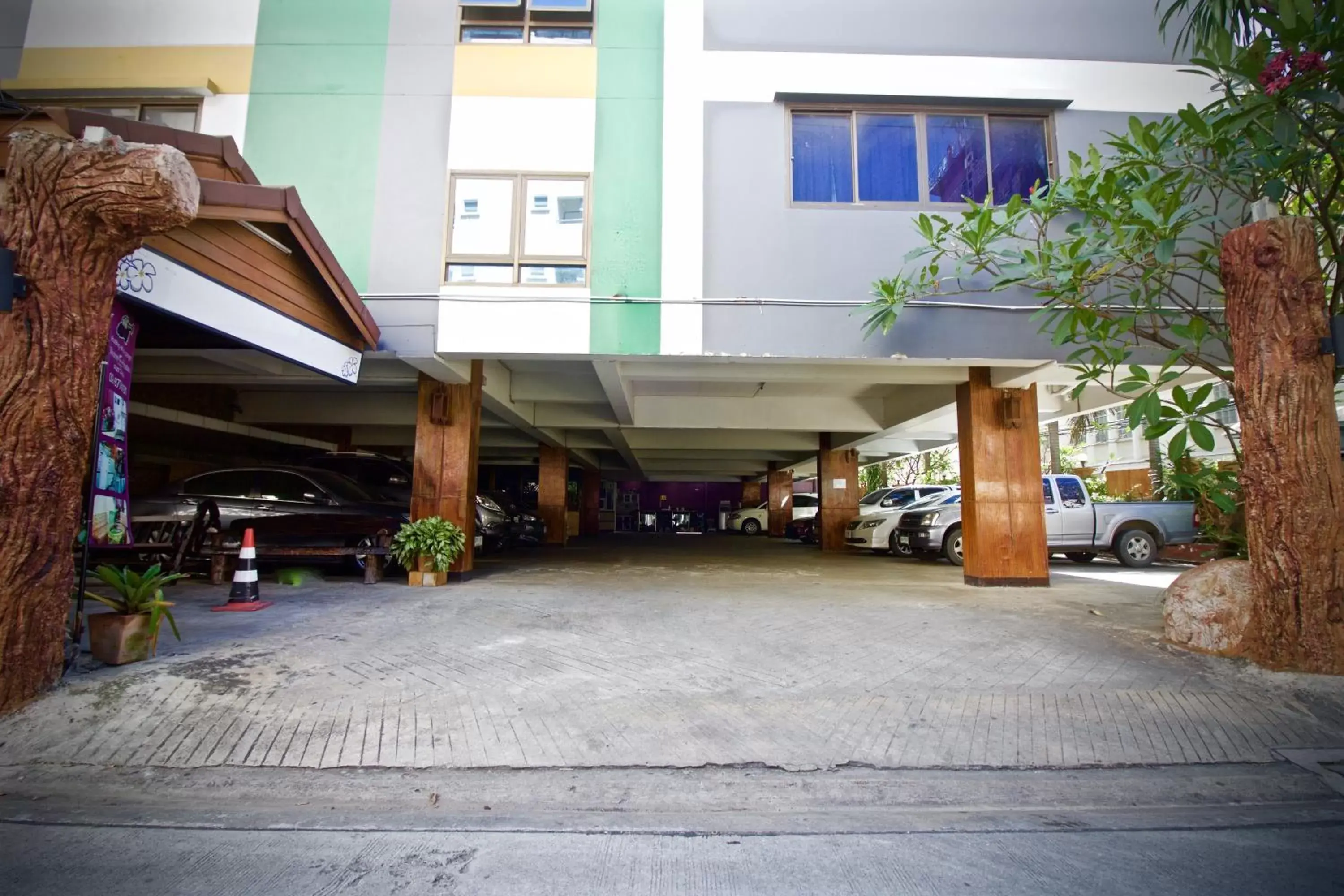 Property building in Kaya Place Property building in Kaya Place